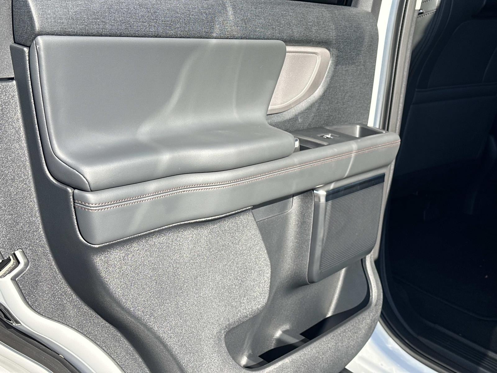 2025 Ford Expedition ACTIVE 4X2