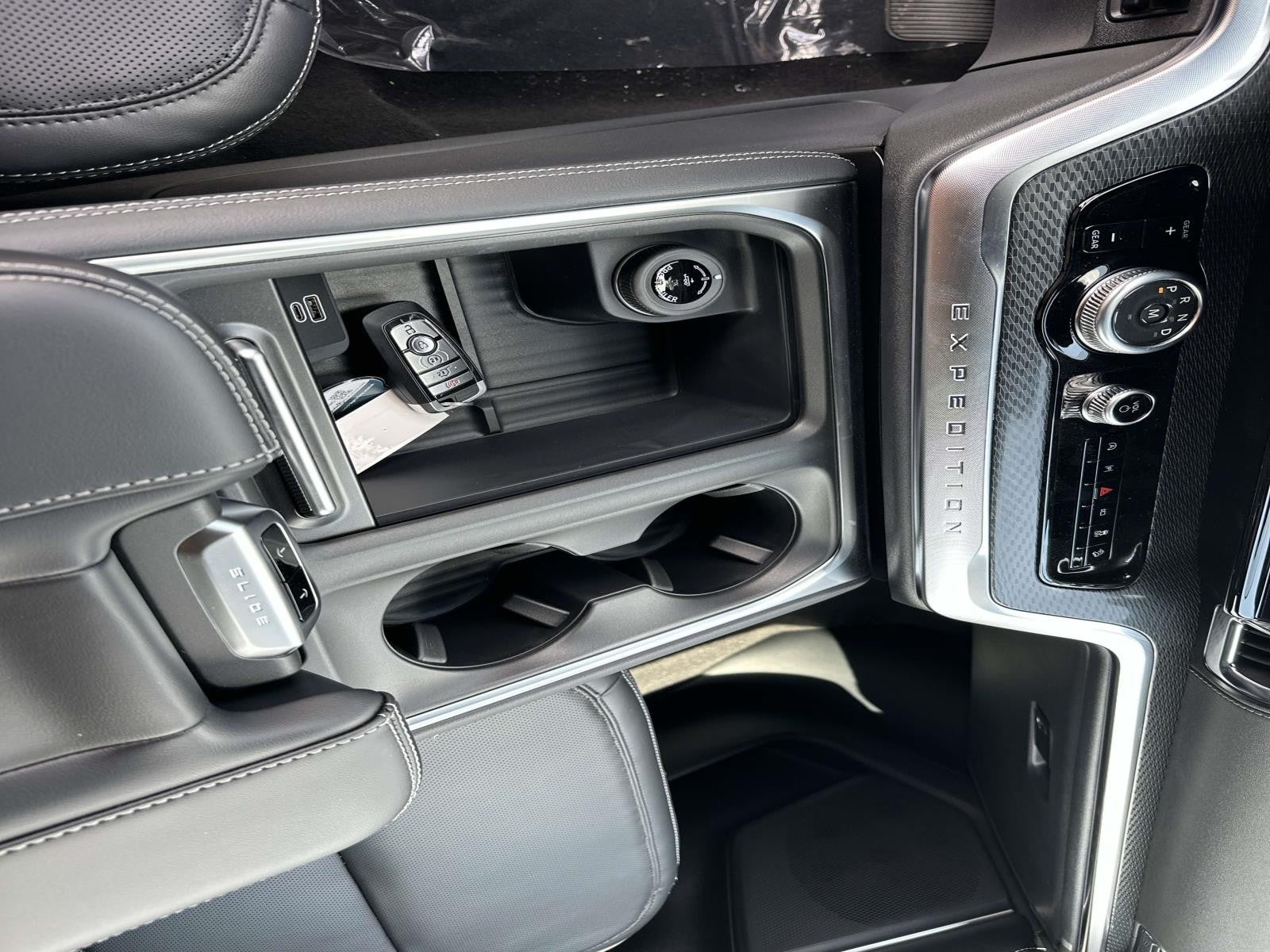 2026 Ford Expedition PLATINUM 4X4