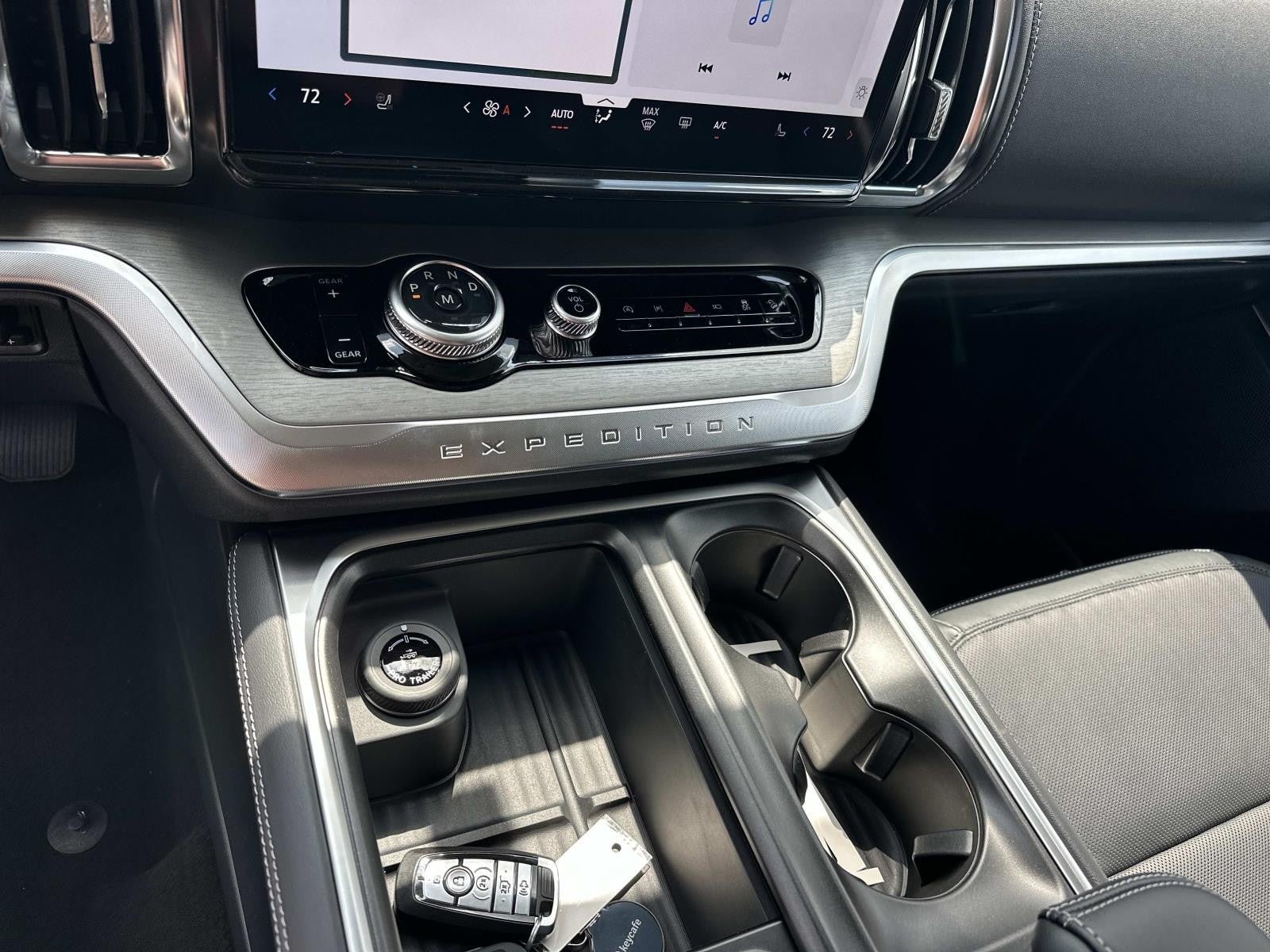 2026 Ford Expedition PLATINUM 4X4