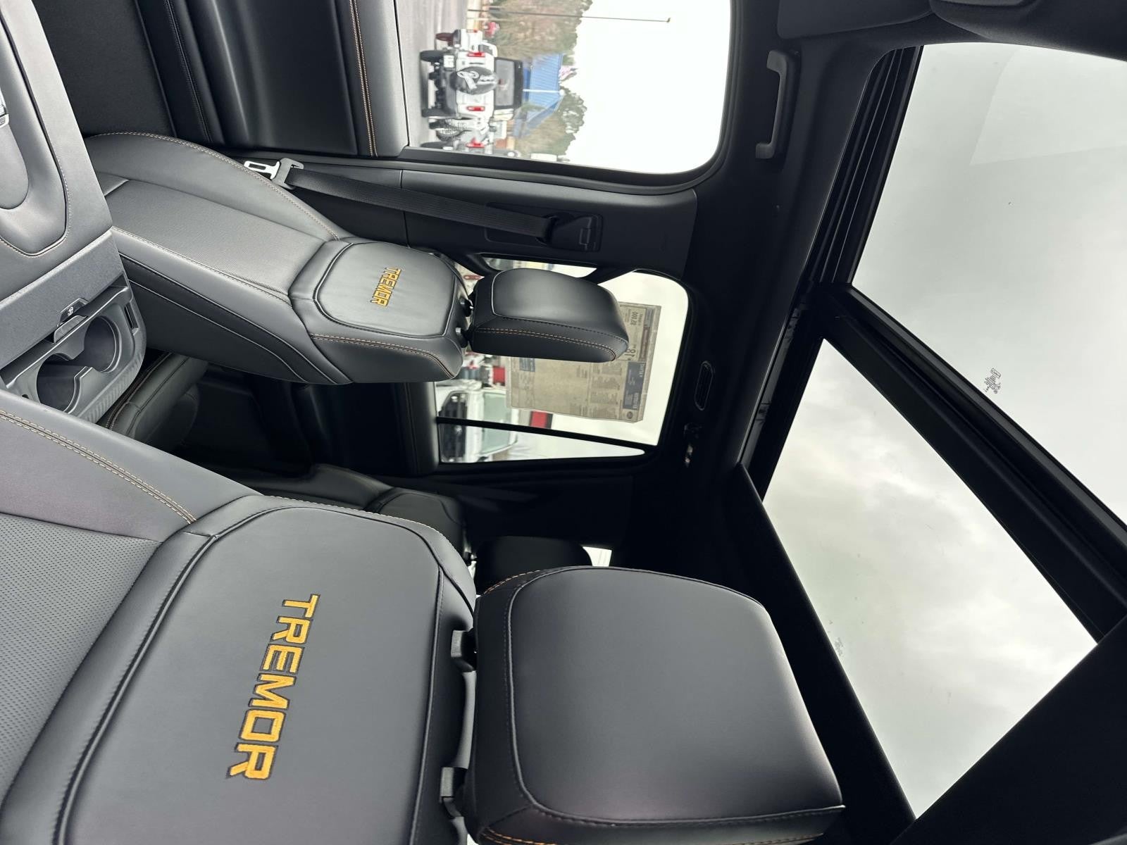 2025 Ford Expedition TREMOR 4X4 PUG PACKAGE