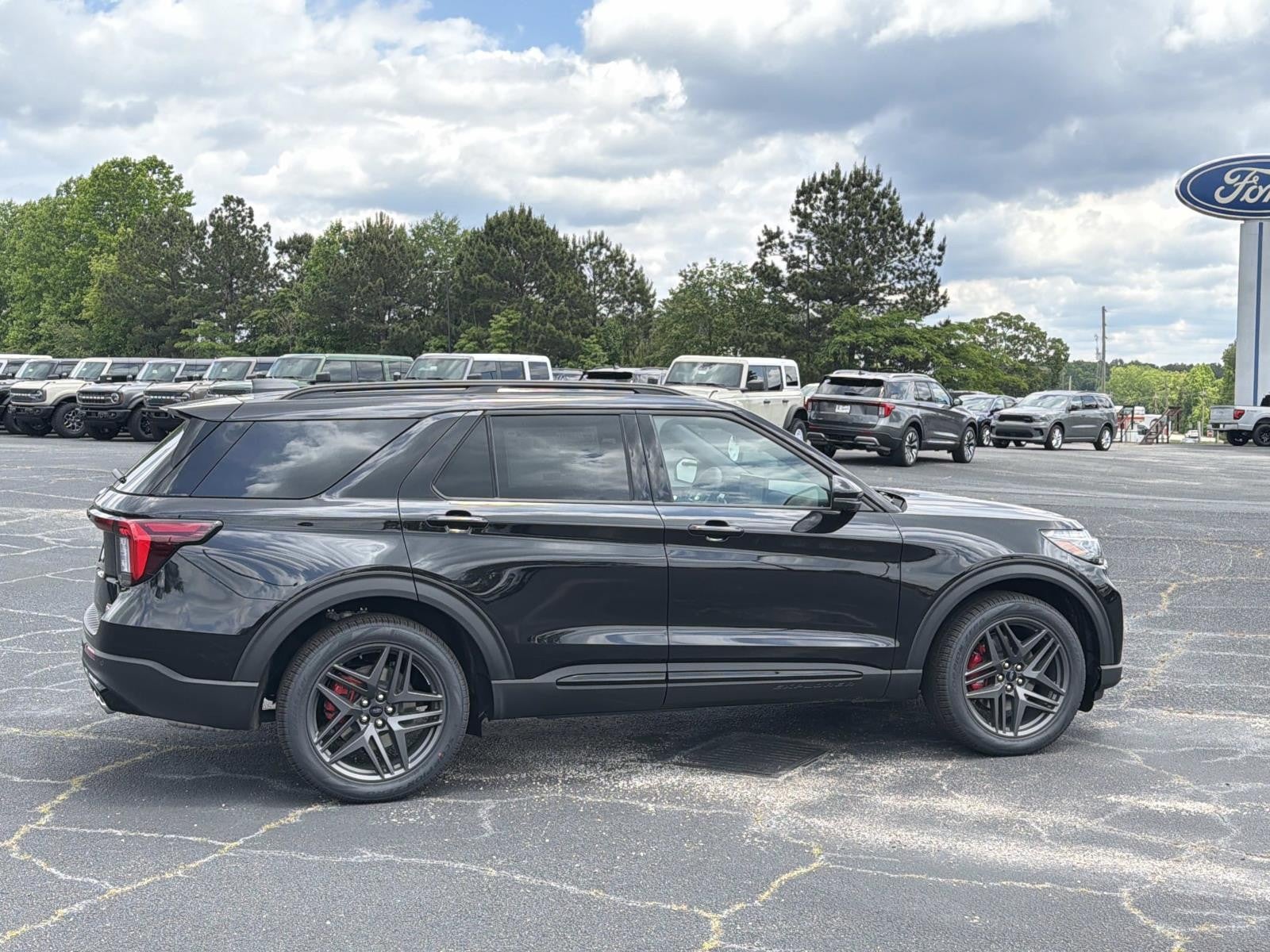 2026 Ford Explorer ST RWD