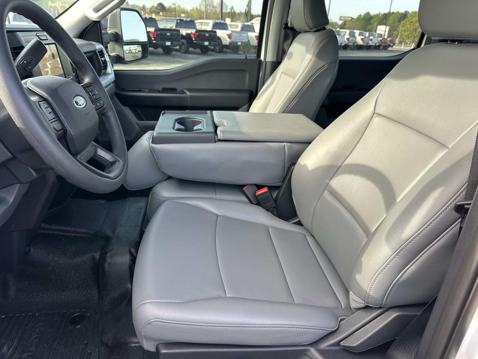 2025 Ford Super Duty F-250 SRW XL 4WD CREW CAB 8' BOX
