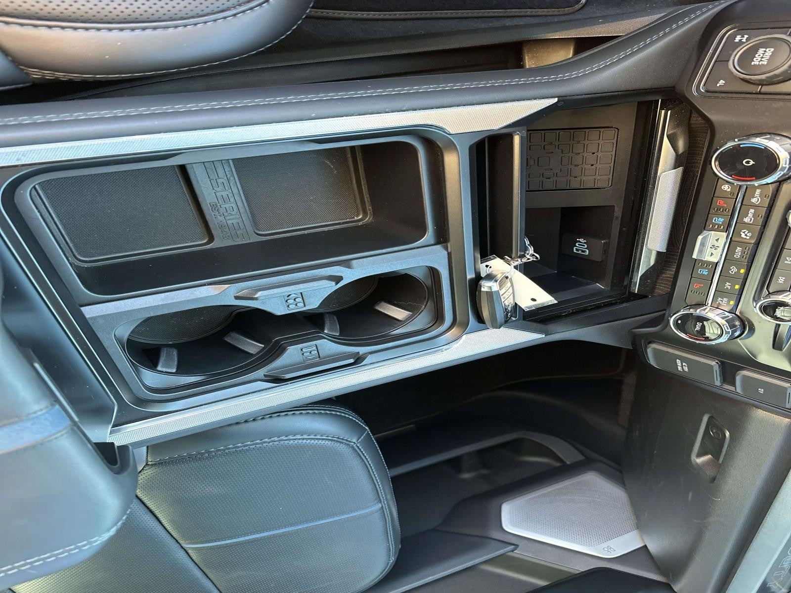 2025 Ford Super Duty F-250 SRW Platinum