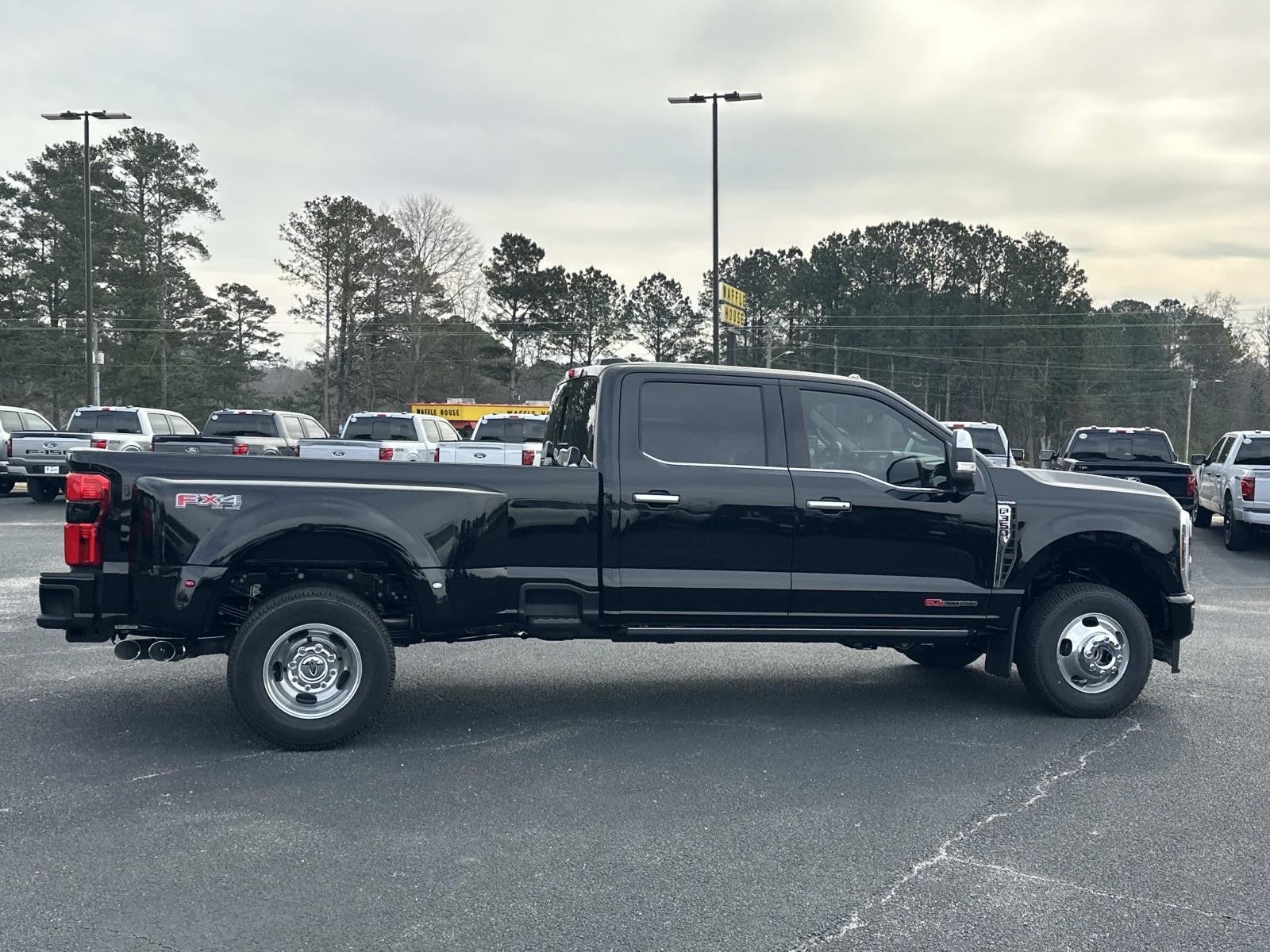 2026 Ford Super Duty F-350 DRW PLATINUM 4WD CREW CAB 8'