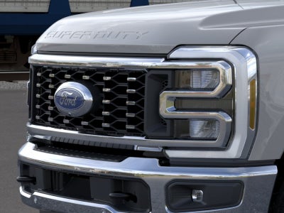 2026 Ford Super Duty F-350 DRW LARIAT 4WD Crew Cab 8' Box