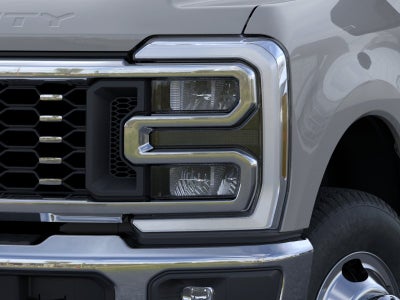 2026 Ford Super Duty F-350 DRW LARIAT 4WD Crew Cab 8' Box