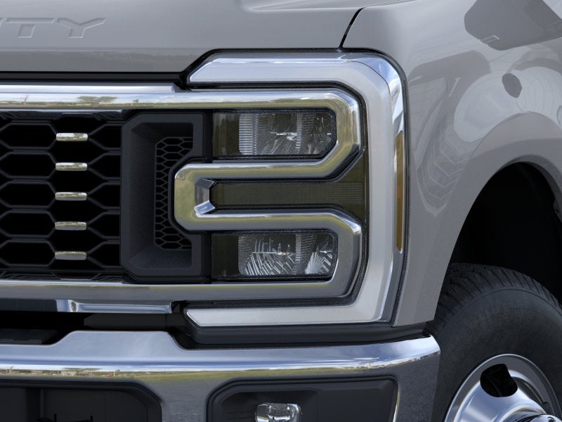 2026 Ford Super Duty F-350 DRW LARIAT 4WD Crew Cab 8' Box