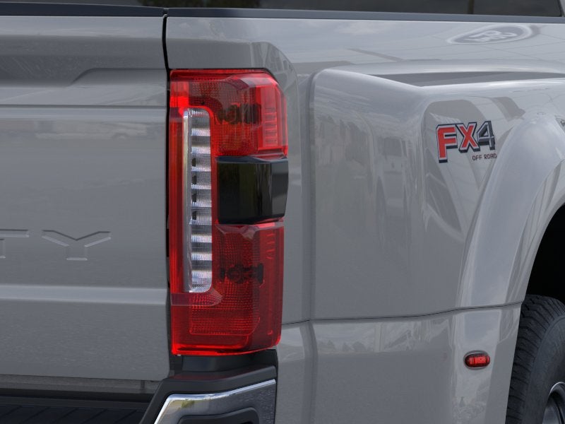 2026 Ford Super Duty F-350 DRW LARIAT 4WD Crew Cab 8' Box