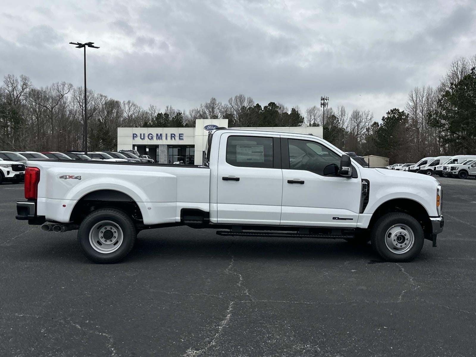 2026 Ford Super Duty F-350 DRW XL 4WD CREW CAB 8' BOX
