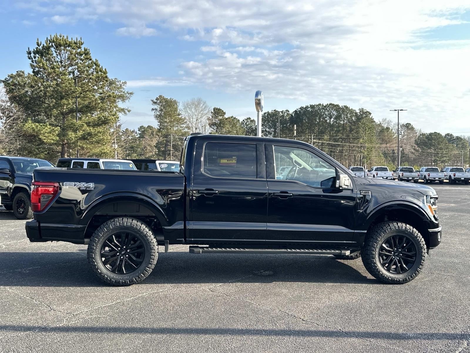 2025 Ford F-150 XLT 4WD SUPERCREW 5.5' BO PUG PACKAGE