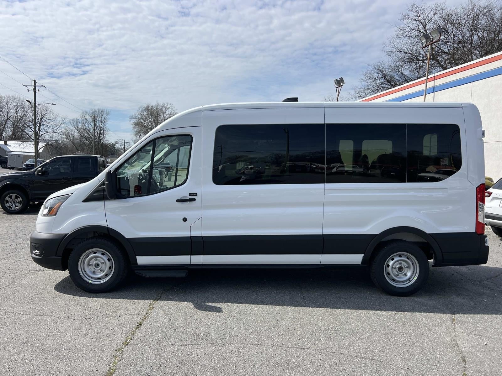 2026 Ford Transit Passenger Wagon T-350 148 MED ROOF XL RW