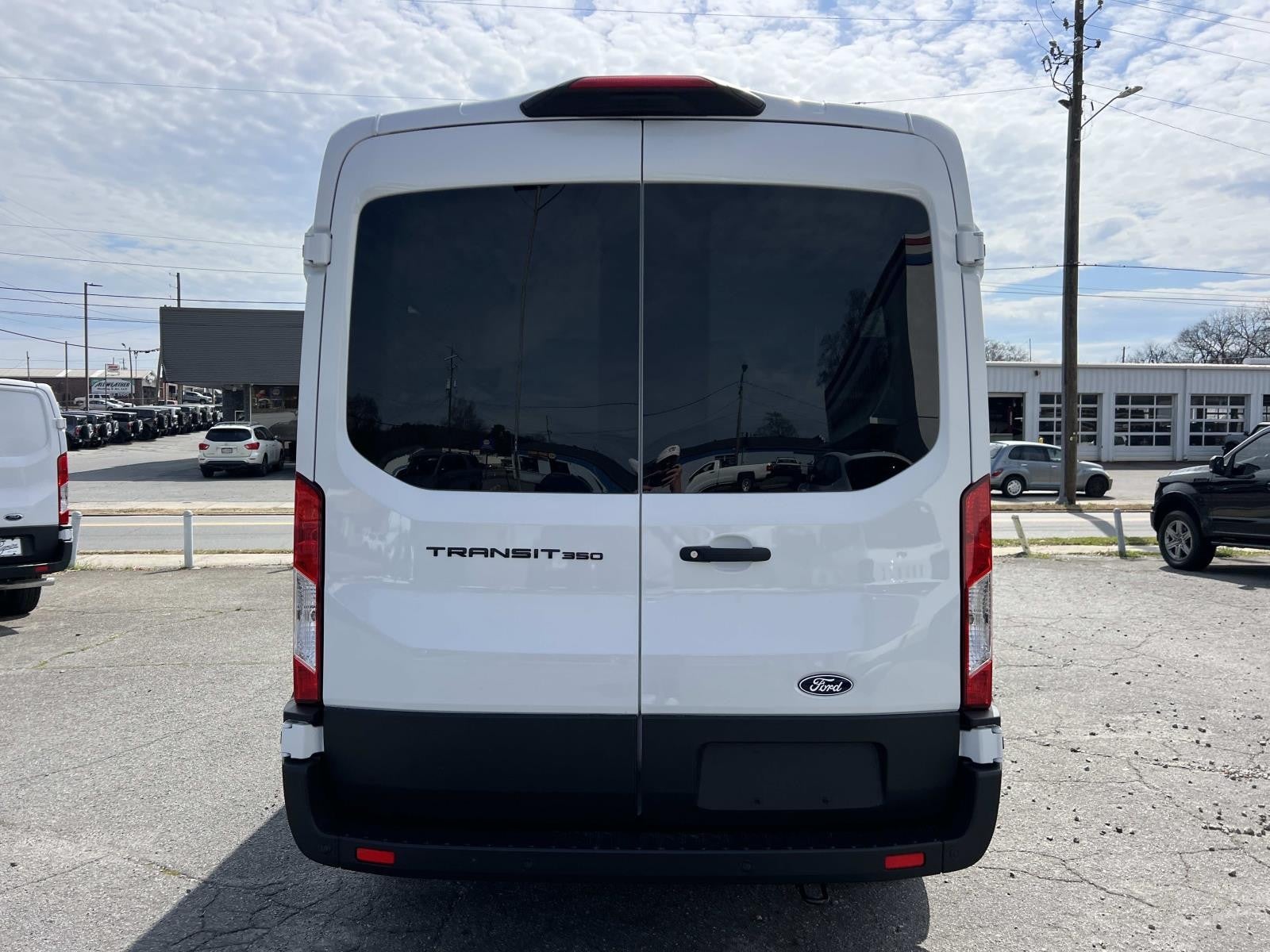 2026 Ford Transit Passenger Wagon T-350 148 MED ROOF XL RW