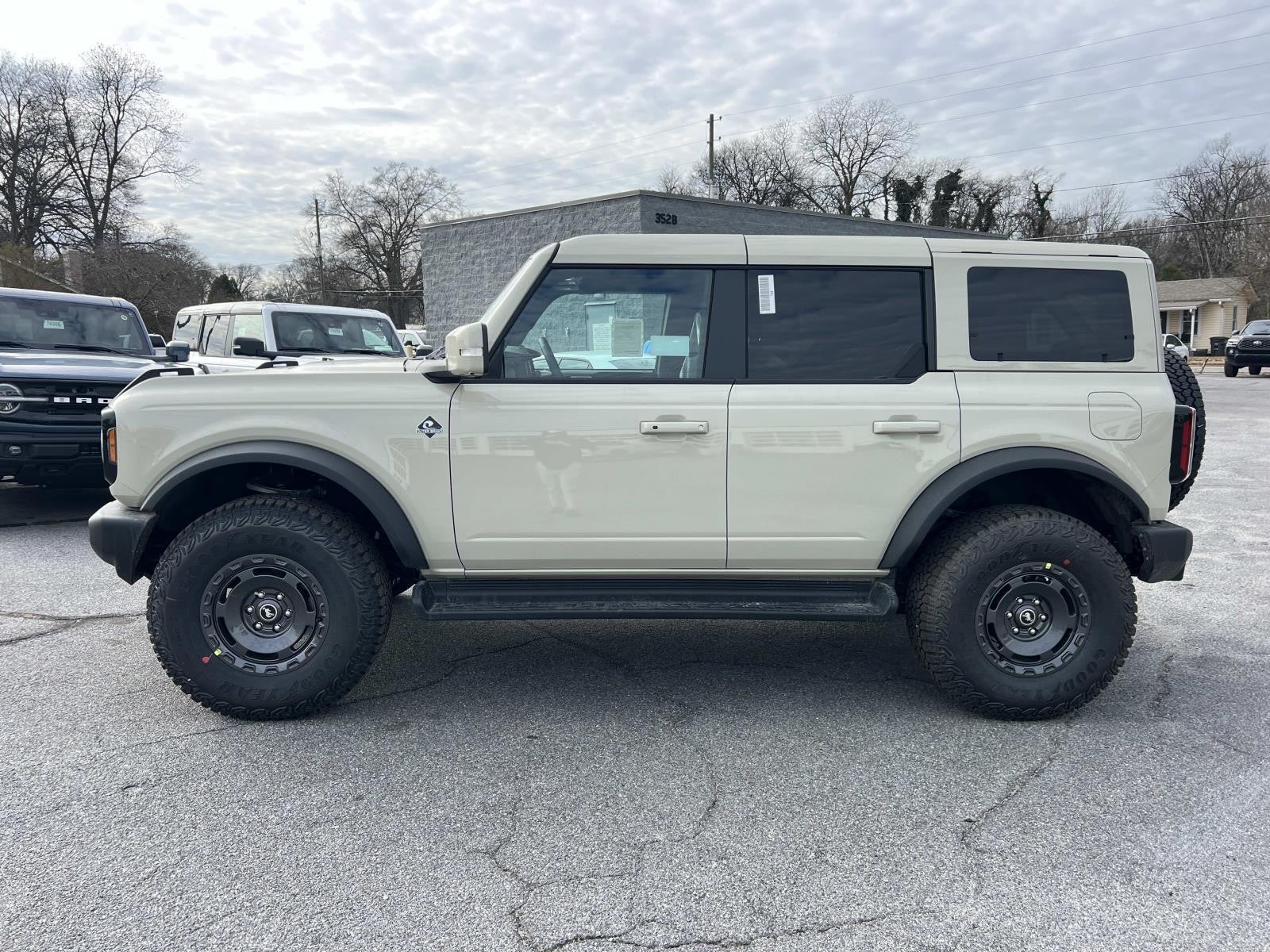 2025 Ford Bronco OUTER BANKS 4 DOOR 4X4