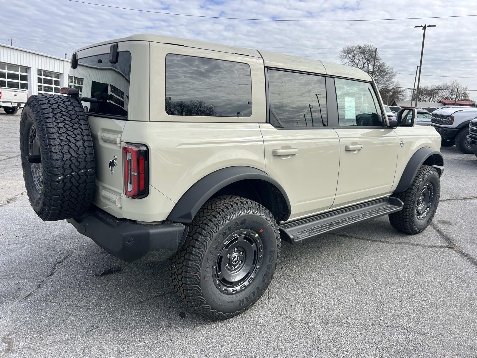 2025 Ford Bronco OUTER BANKS 4 DOOR 4X4