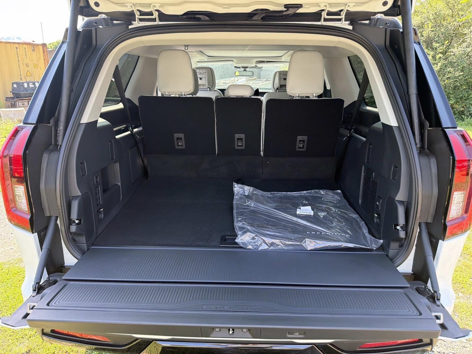2027 Ford Expedition Max PLATINUM 4X4