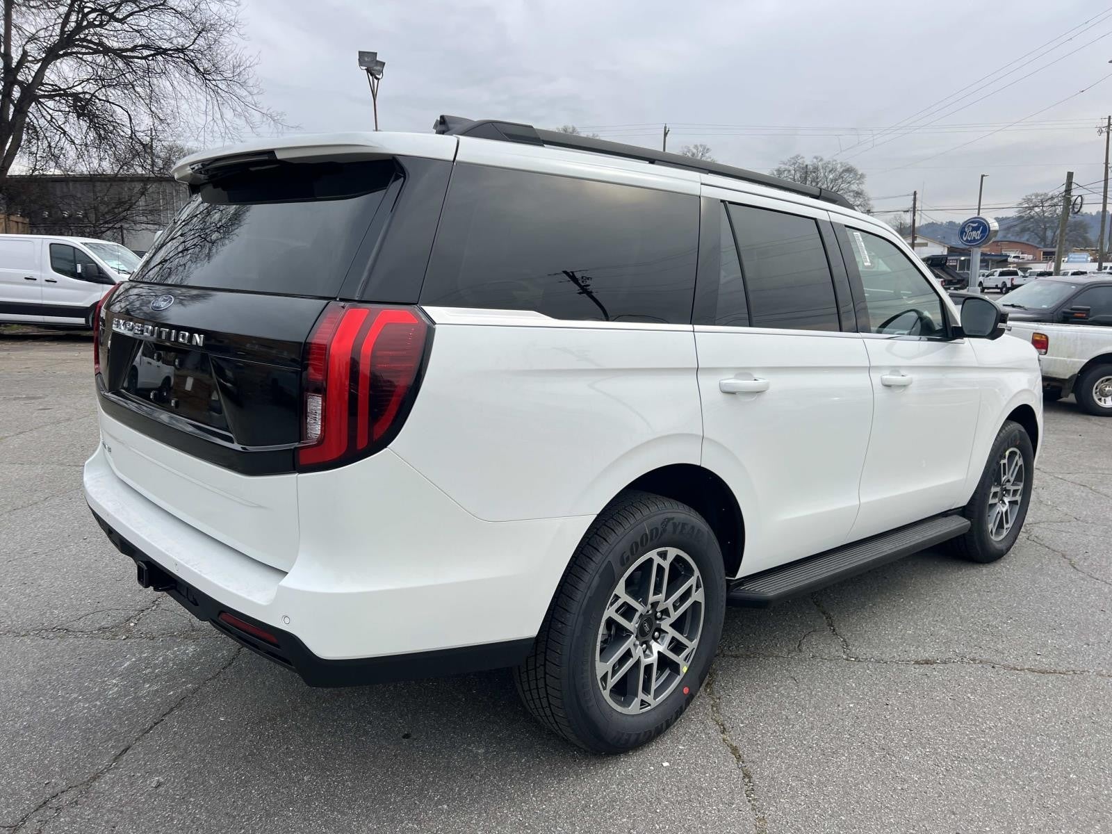 2026 Ford Expedition ACTIVE 4X2