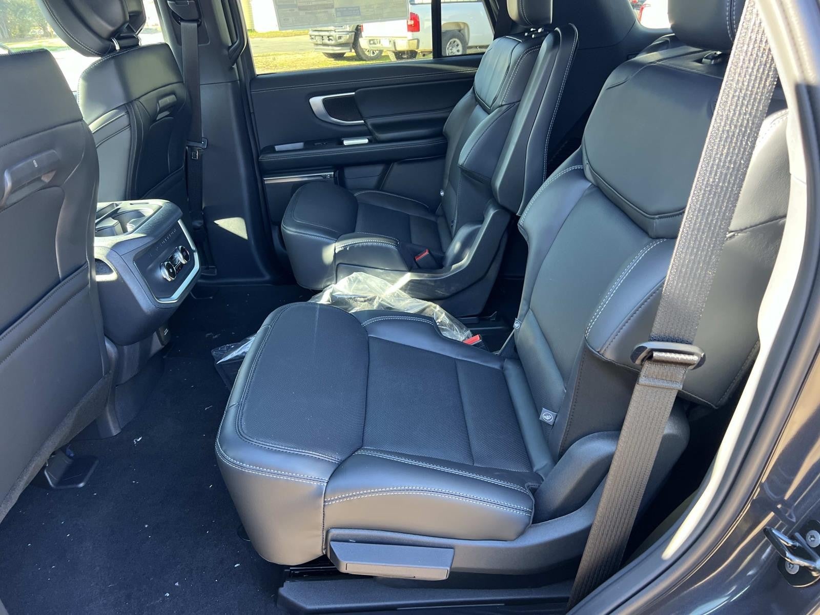 2026 Ford Expedition PLATINUM 4X4