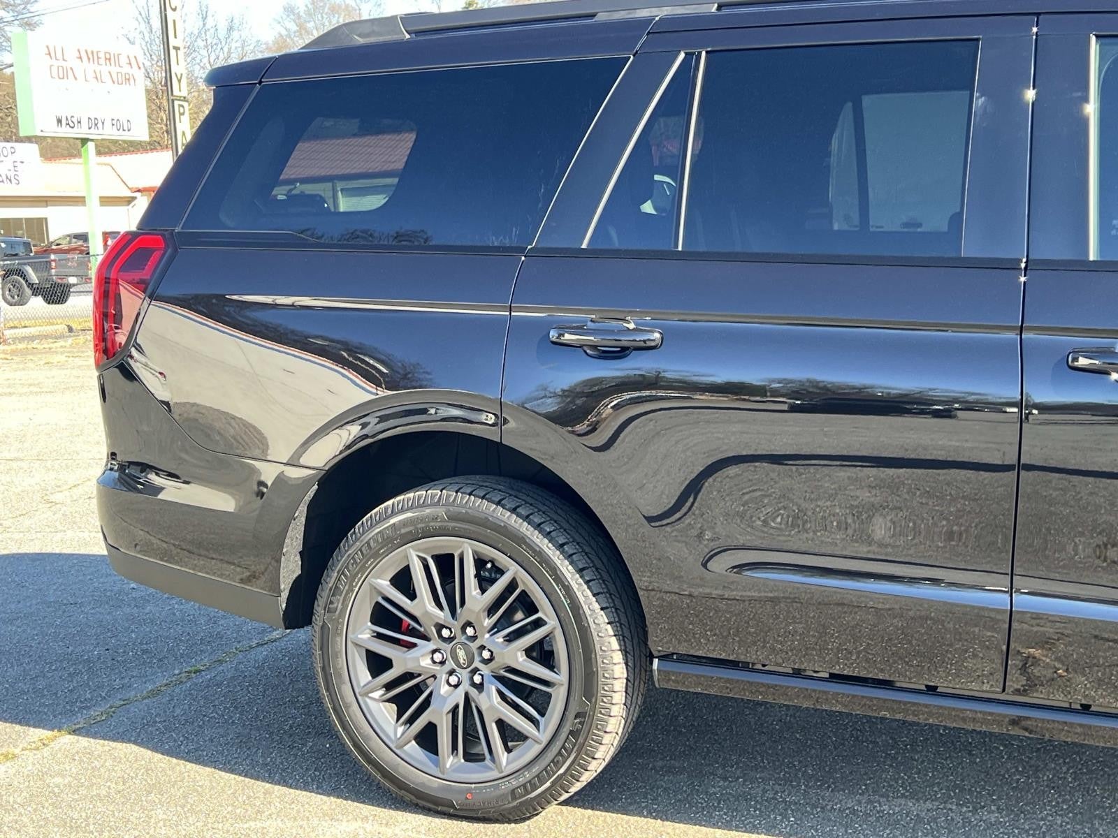 2025 Ford Expedition PLATINUM 4X4