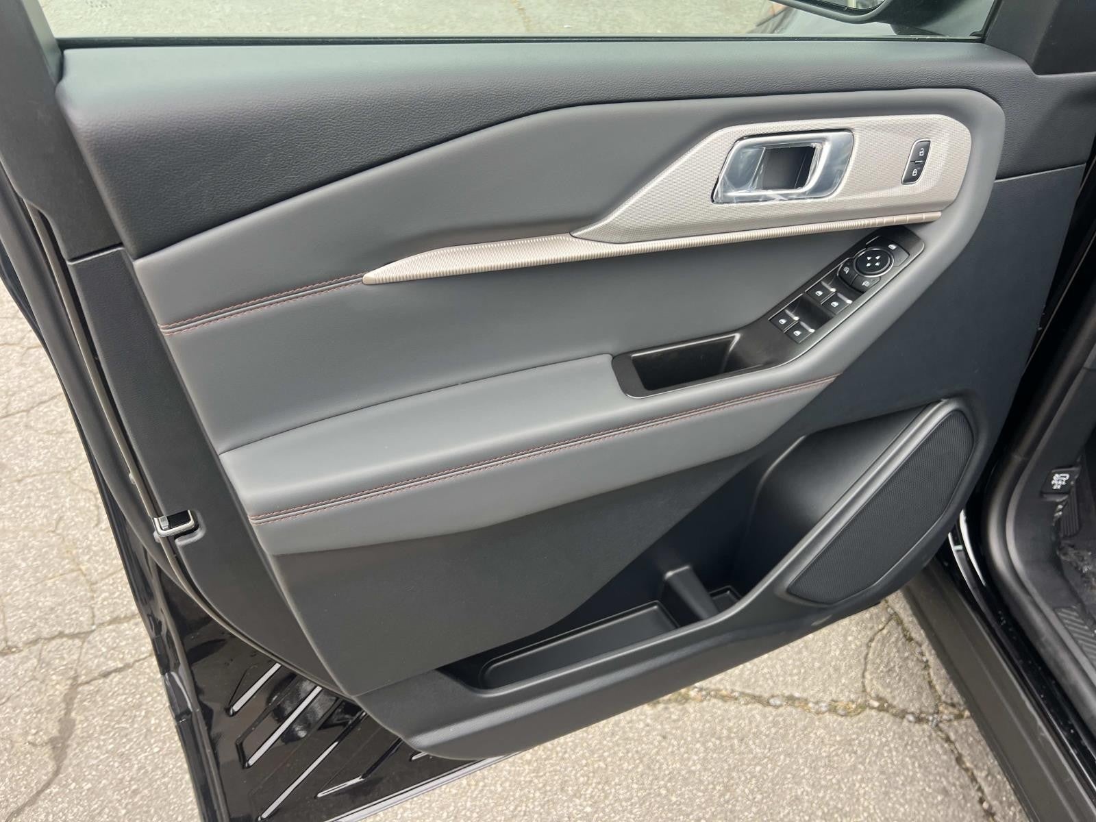 2026 Ford Explorer ACTIVE (100A) RWD