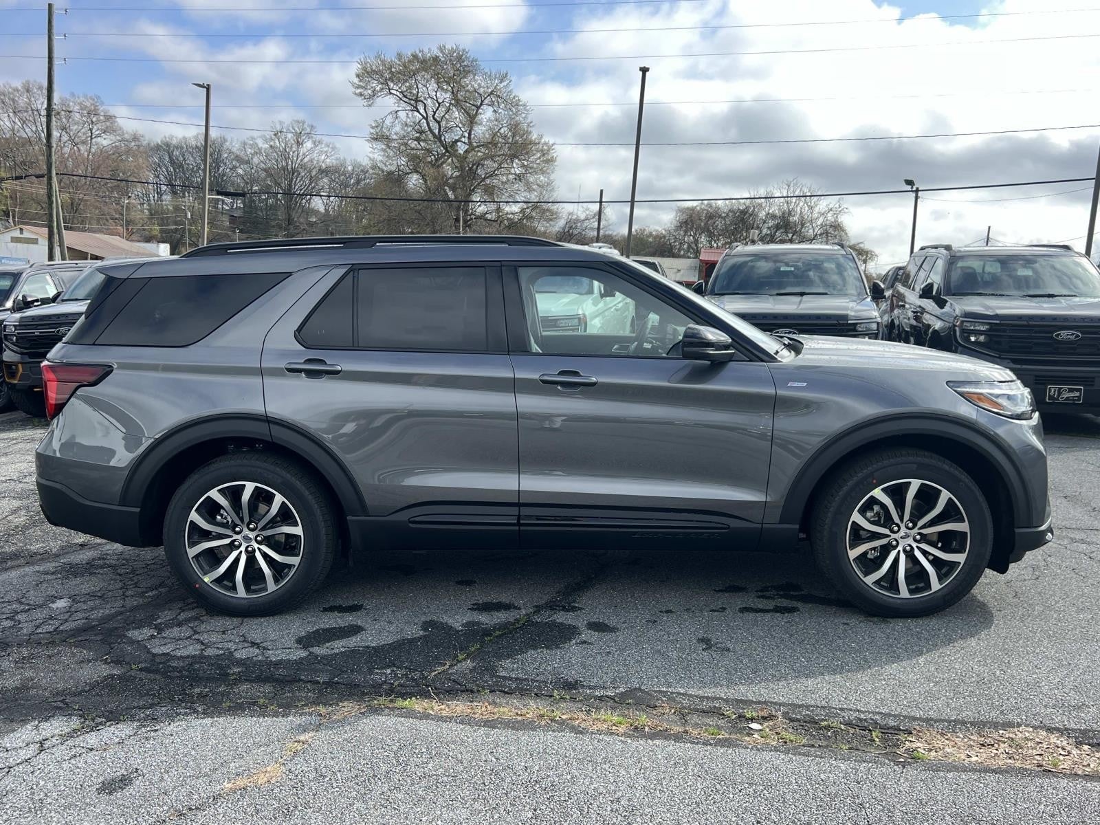 2026 Ford Explorer ST-LINE RWD