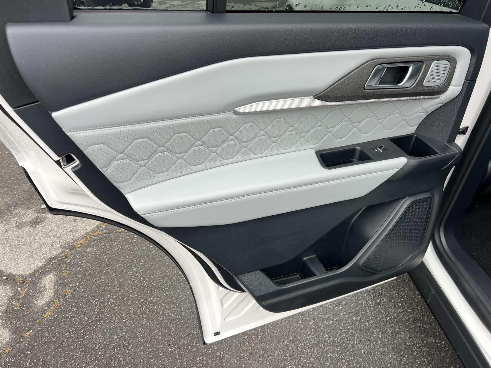 2026 Ford Explorer PLATINUM 4WD