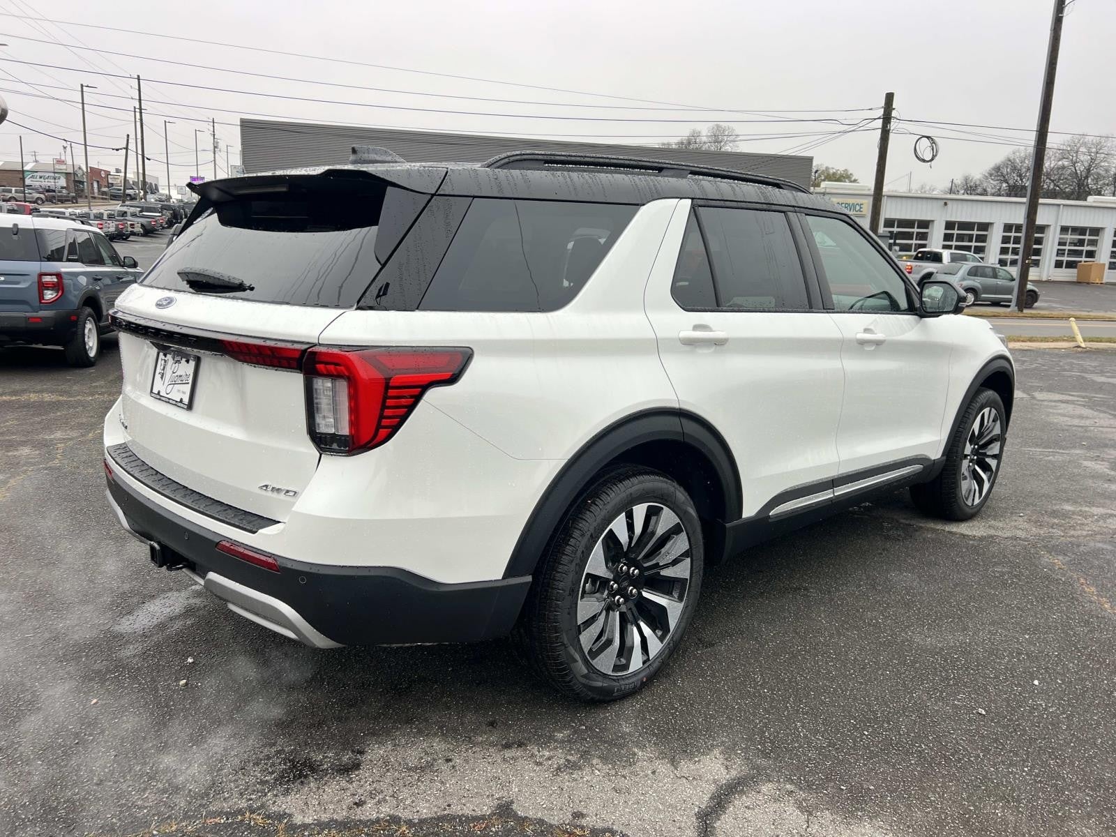 2026 Ford Explorer PLATINUM 4WD