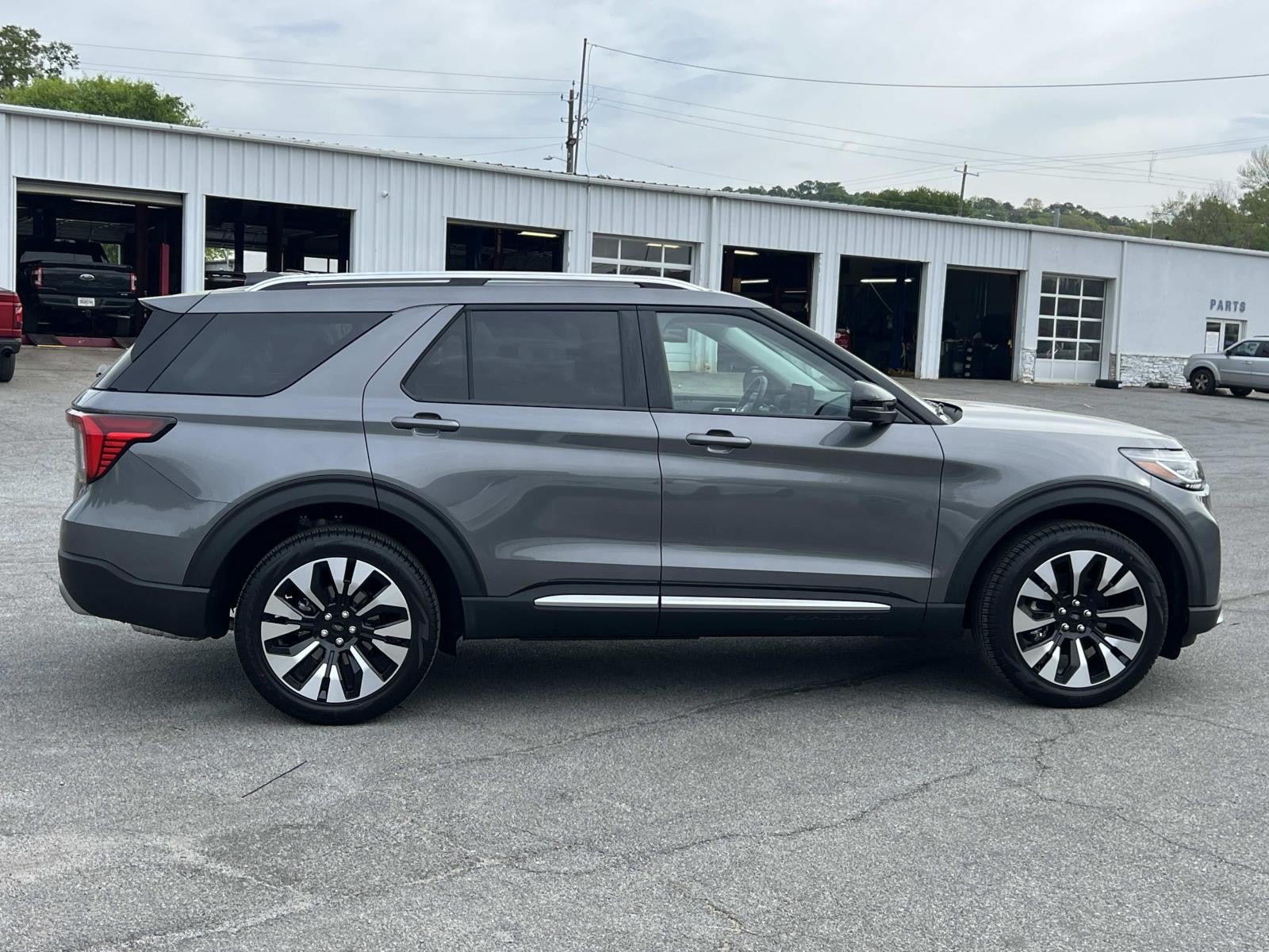 2026 Ford Explorer PLATINUM 4WD