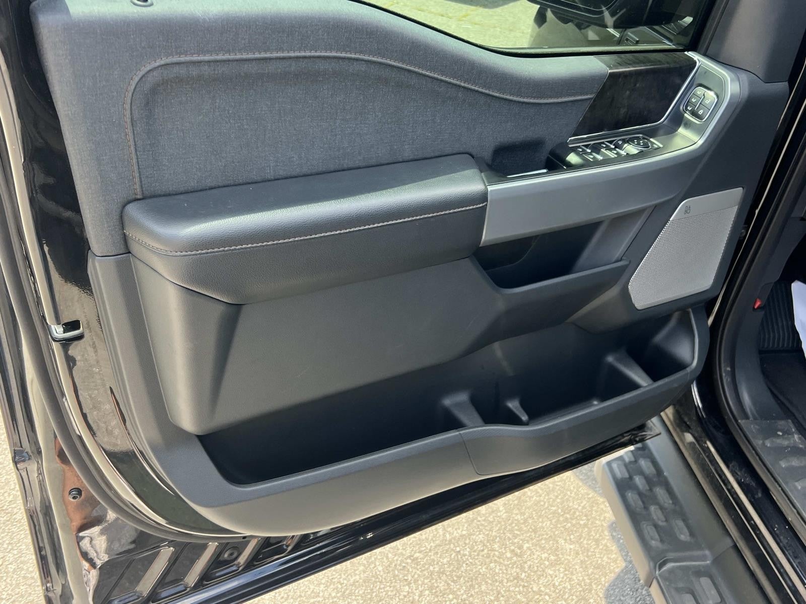 2023 Ford F-150 Lightning LARIAT