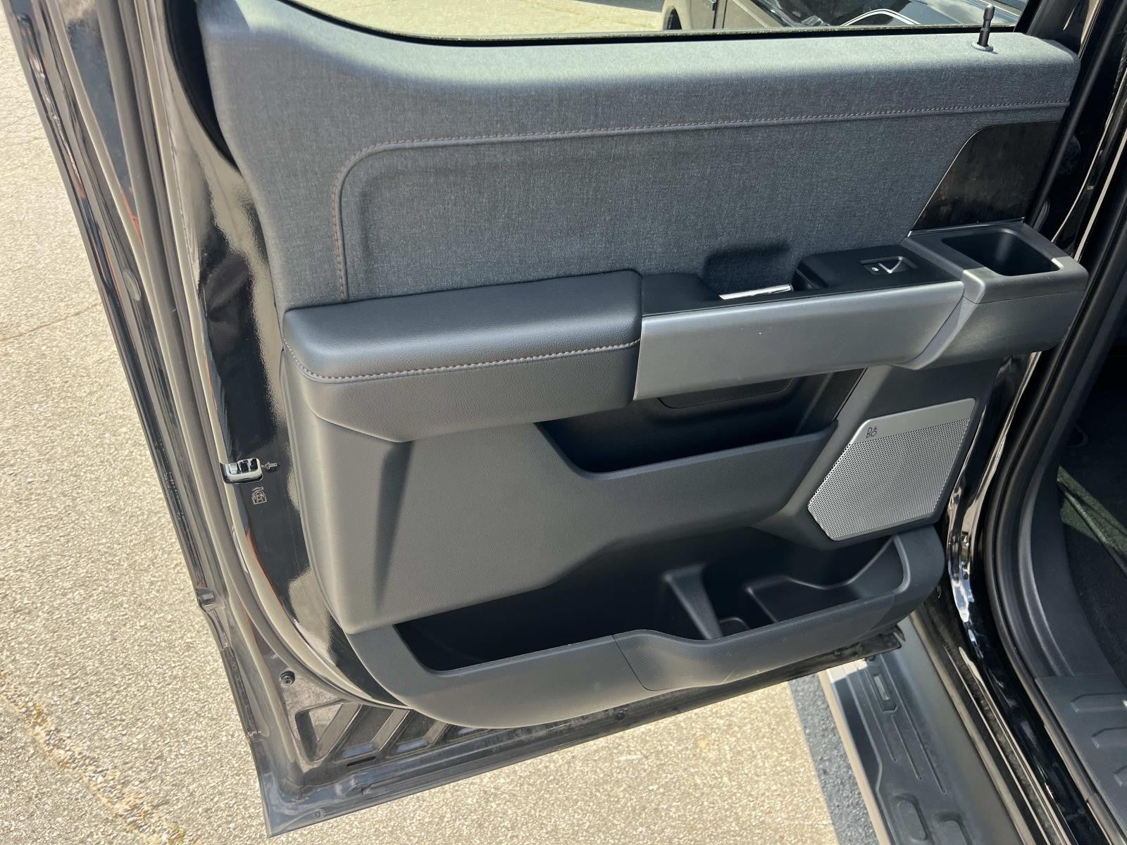 2023 Ford F-150 Lightning LARIAT