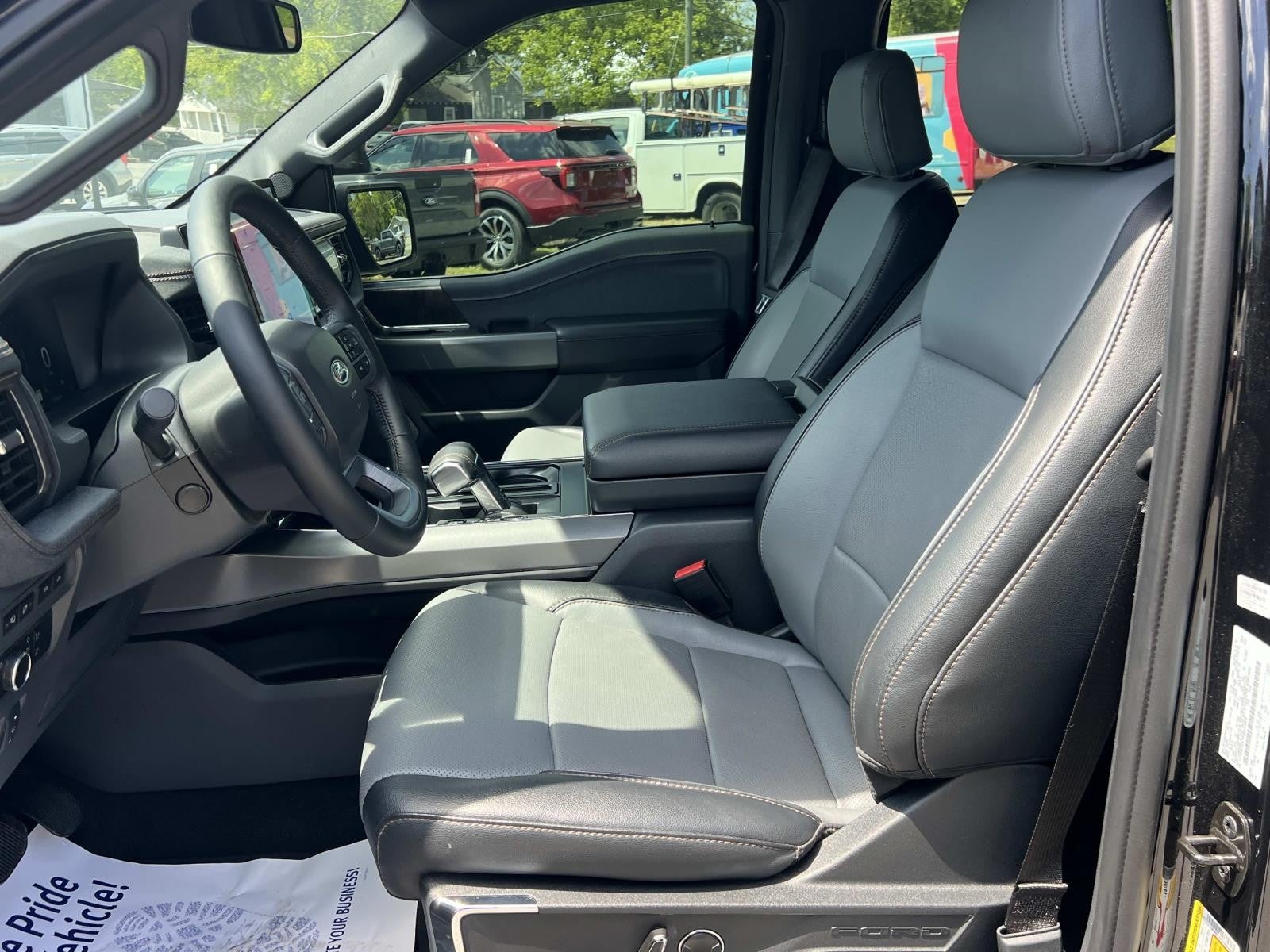 2023 Ford F-150 Lightning LARIAT