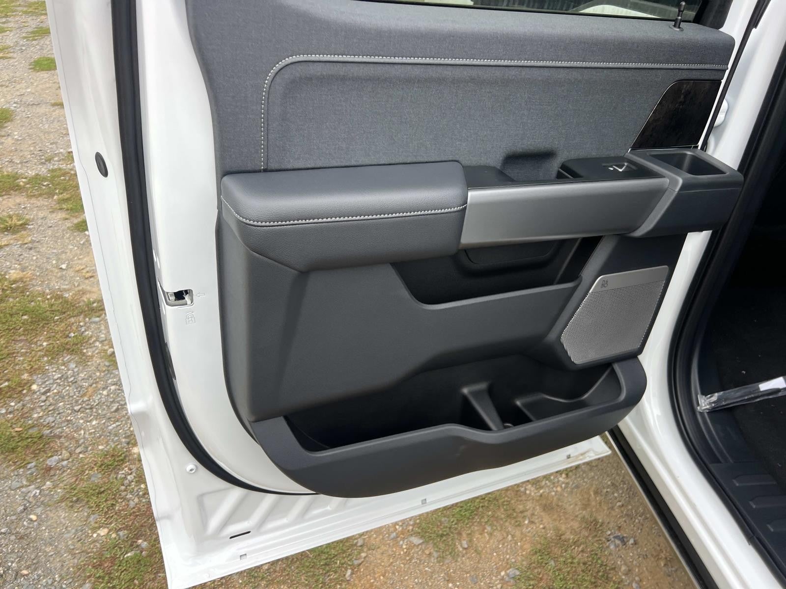 2026 Ford Super Duty F-350 SRW LARIAT 2WD CREW CAB 6.75'