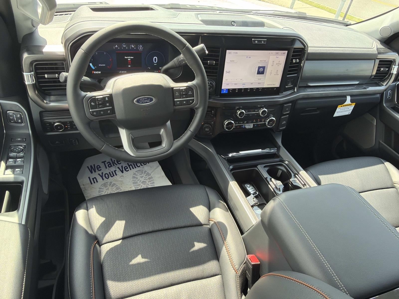 2026 Ford Super Duty F-350 DRW LARIAT 4WD CREW CAB 8' BO