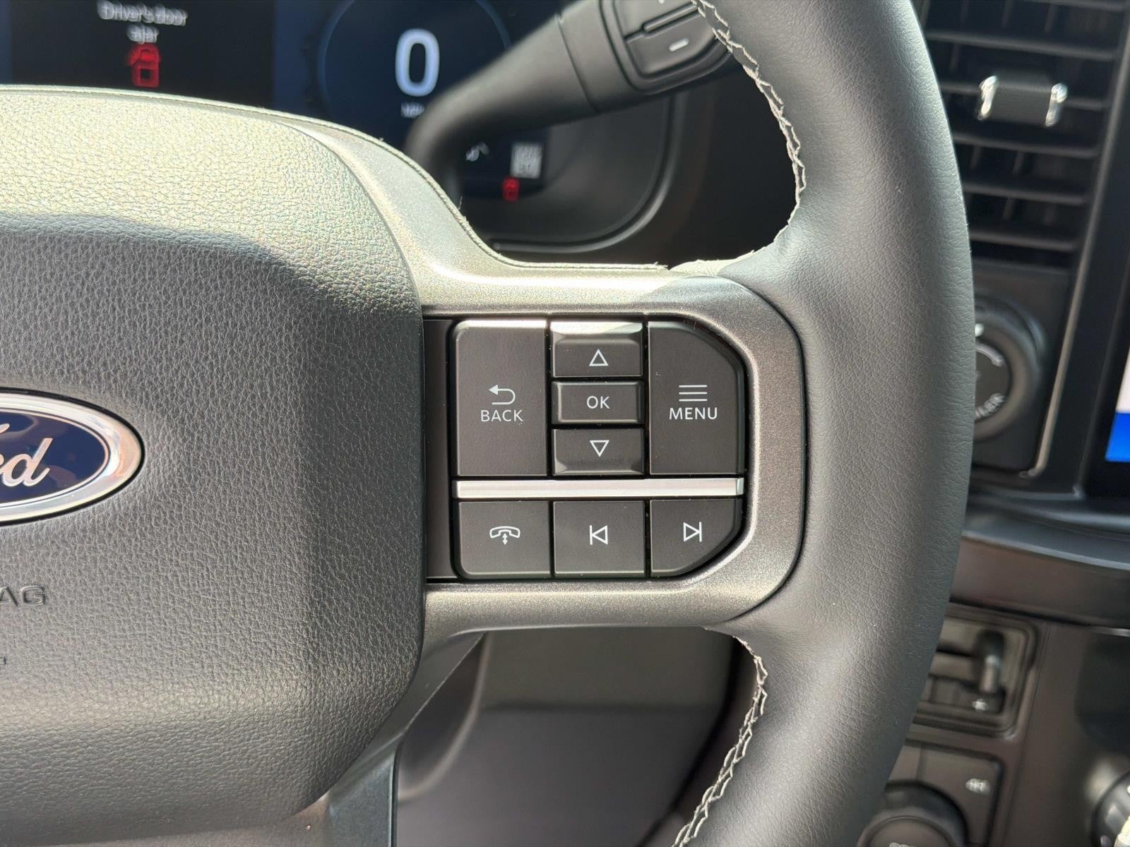 2026 Ford Super Duty F-350 DRW LARIAT 4WD CREW CAB 8' BO