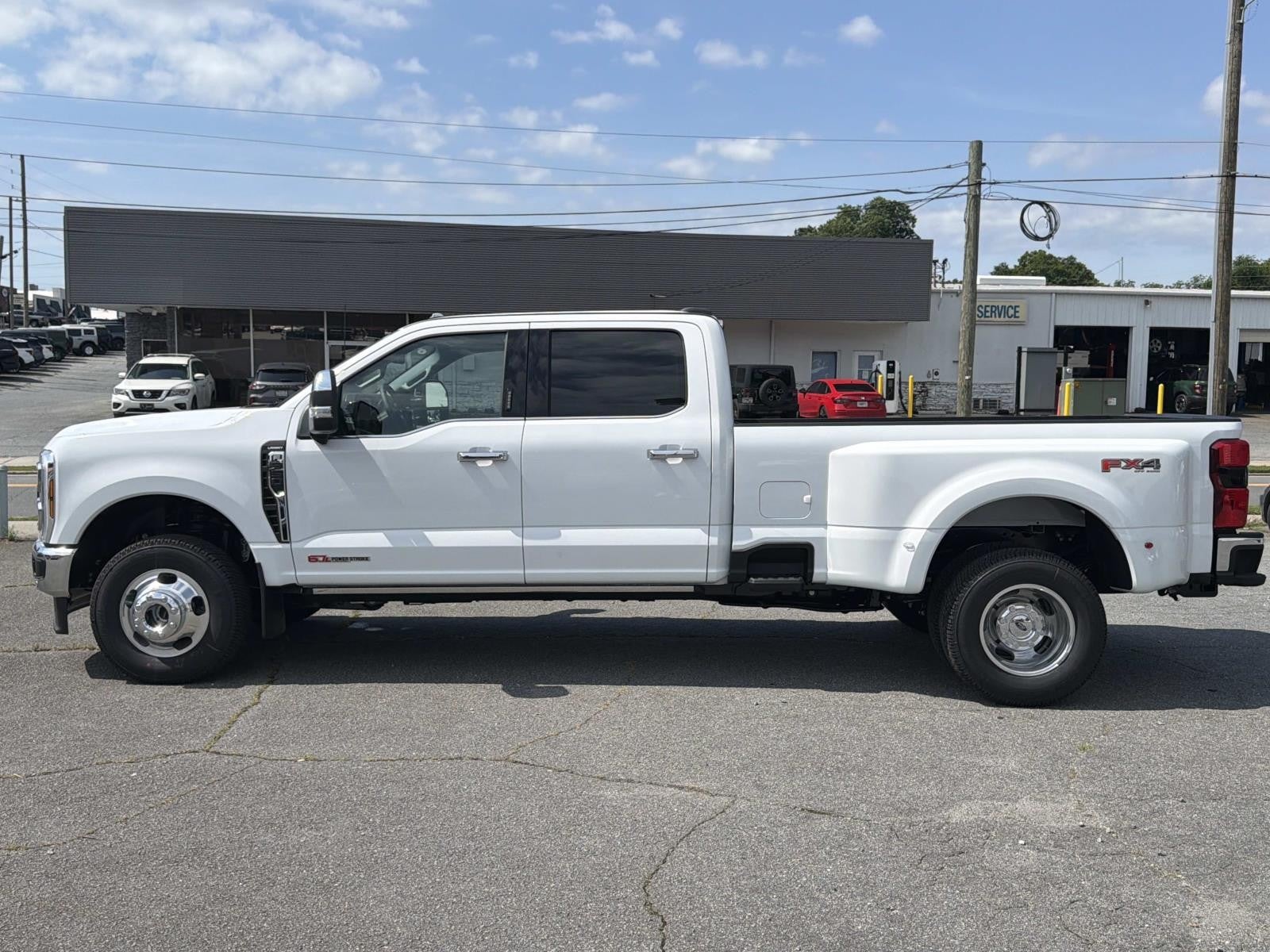 2026 Ford Super Duty F-350 DRW LARIAT 4WD CREW CAB 8' BO