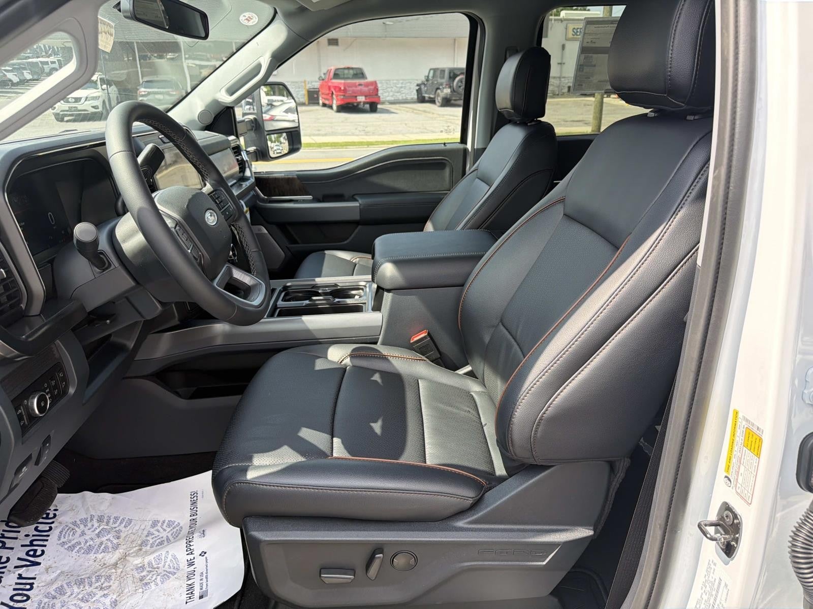 2026 Ford Super Duty F-350 DRW LARIAT 4WD CREW CAB 8' BO