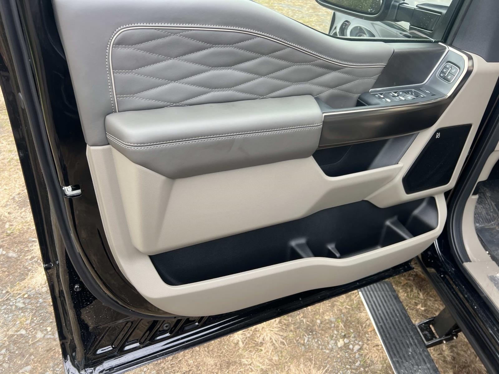 2026 Ford Super Duty F-350 DRW PLATINUM 4WD CREW CAB 8'