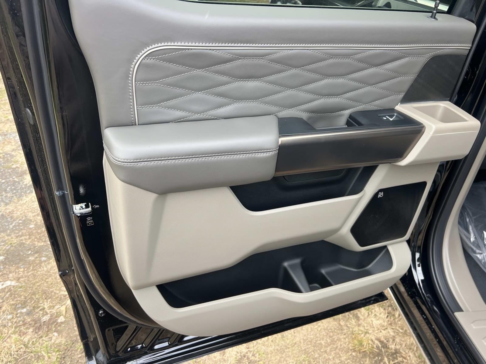 2026 Ford Super Duty F-350 DRW PLATINUM 4WD CREW CAB 8'