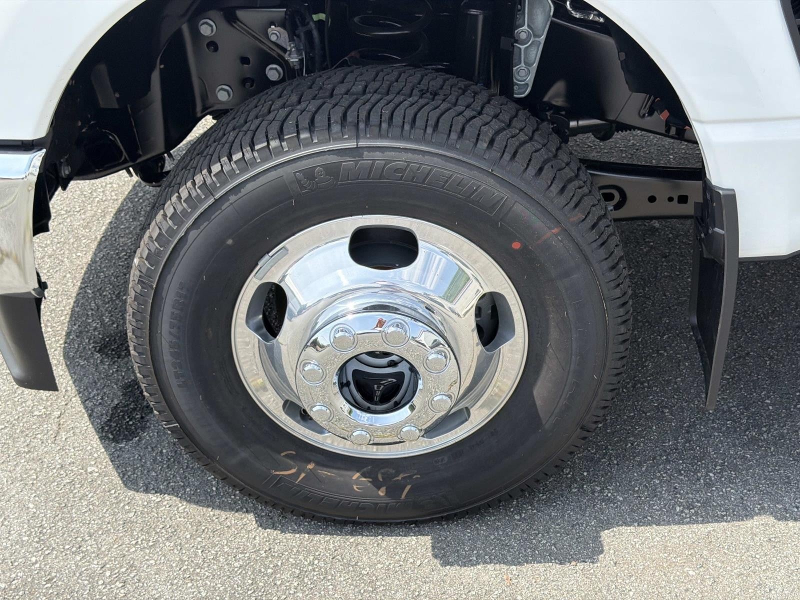 2026 Ford Super Duty F-350 DRW KING R 4WD CREW CAB 8' BO