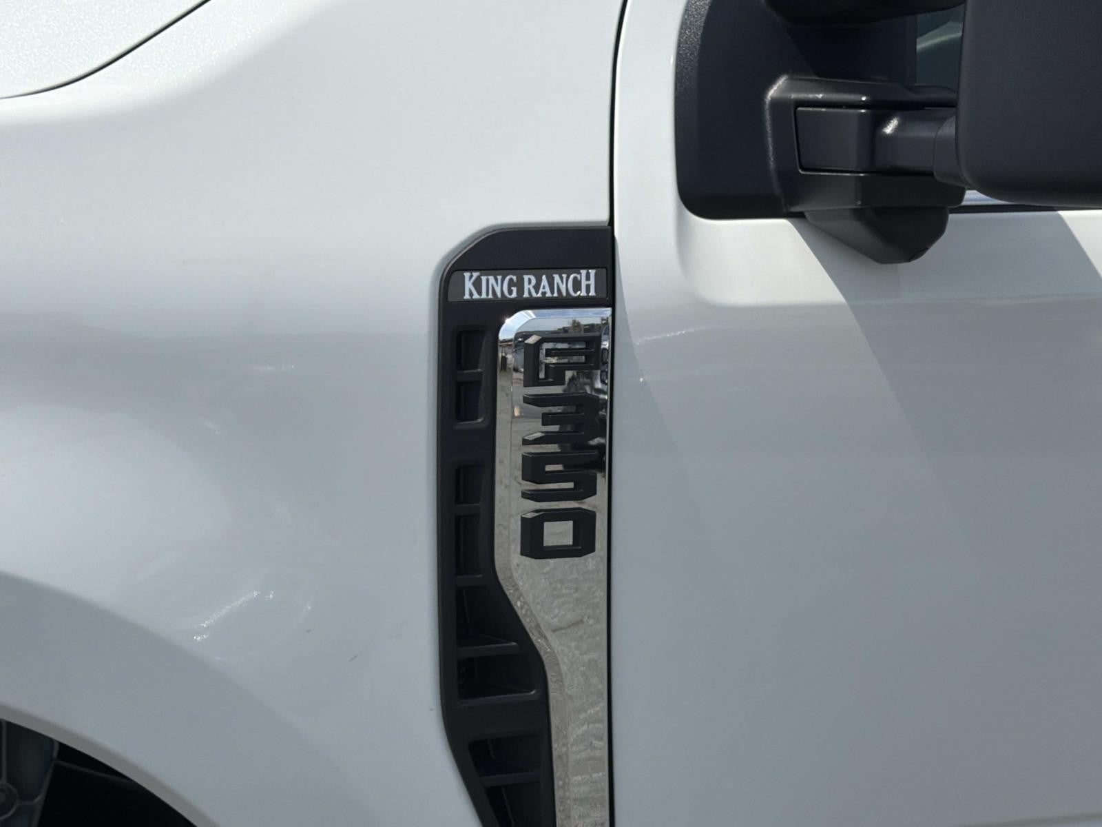 2026 Ford Super Duty F-350 DRW KING R 4WD CREW CAB 8' BO