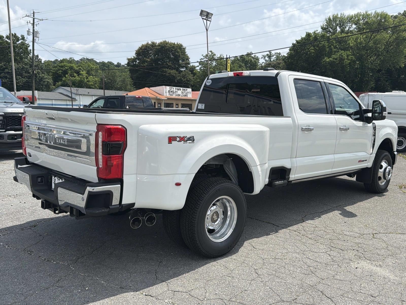 2026 Ford Super Duty F-350 DRW KING R 4WD CREW CAB 8' BO