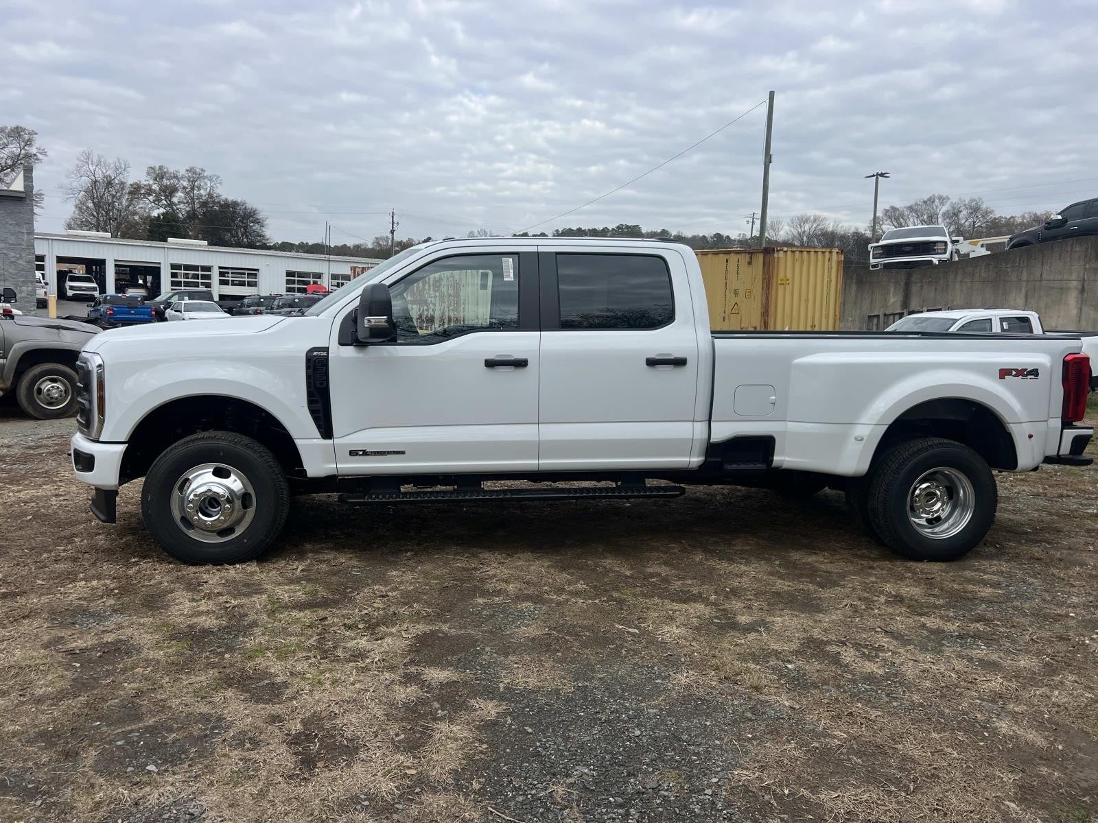 2026 Ford Super Duty F-350 DRW XL 4WD CREW CAB 8' BOX