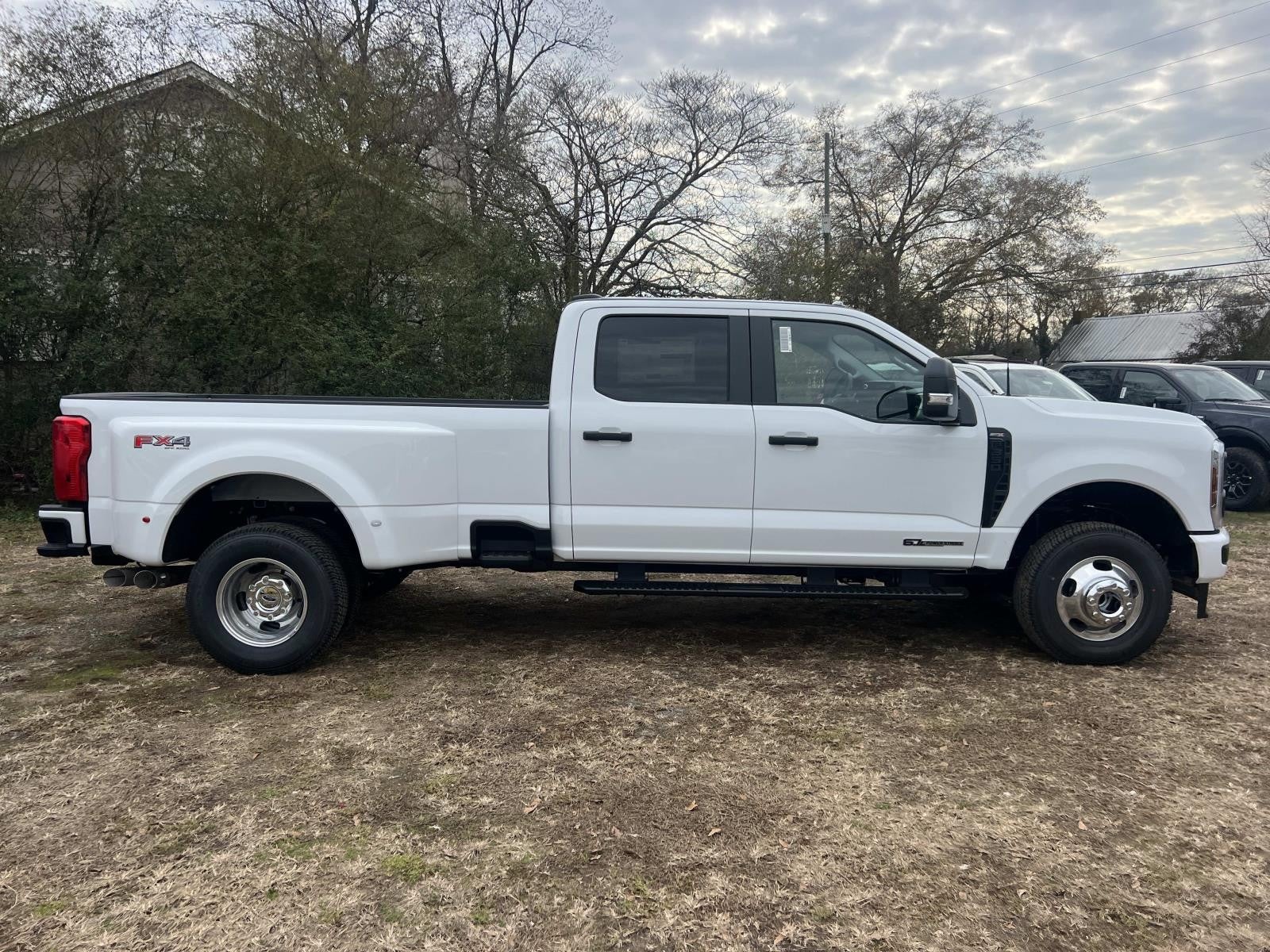 2026 Ford Super Duty F-350 DRW XL 4WD CREW CAB 8' BOX