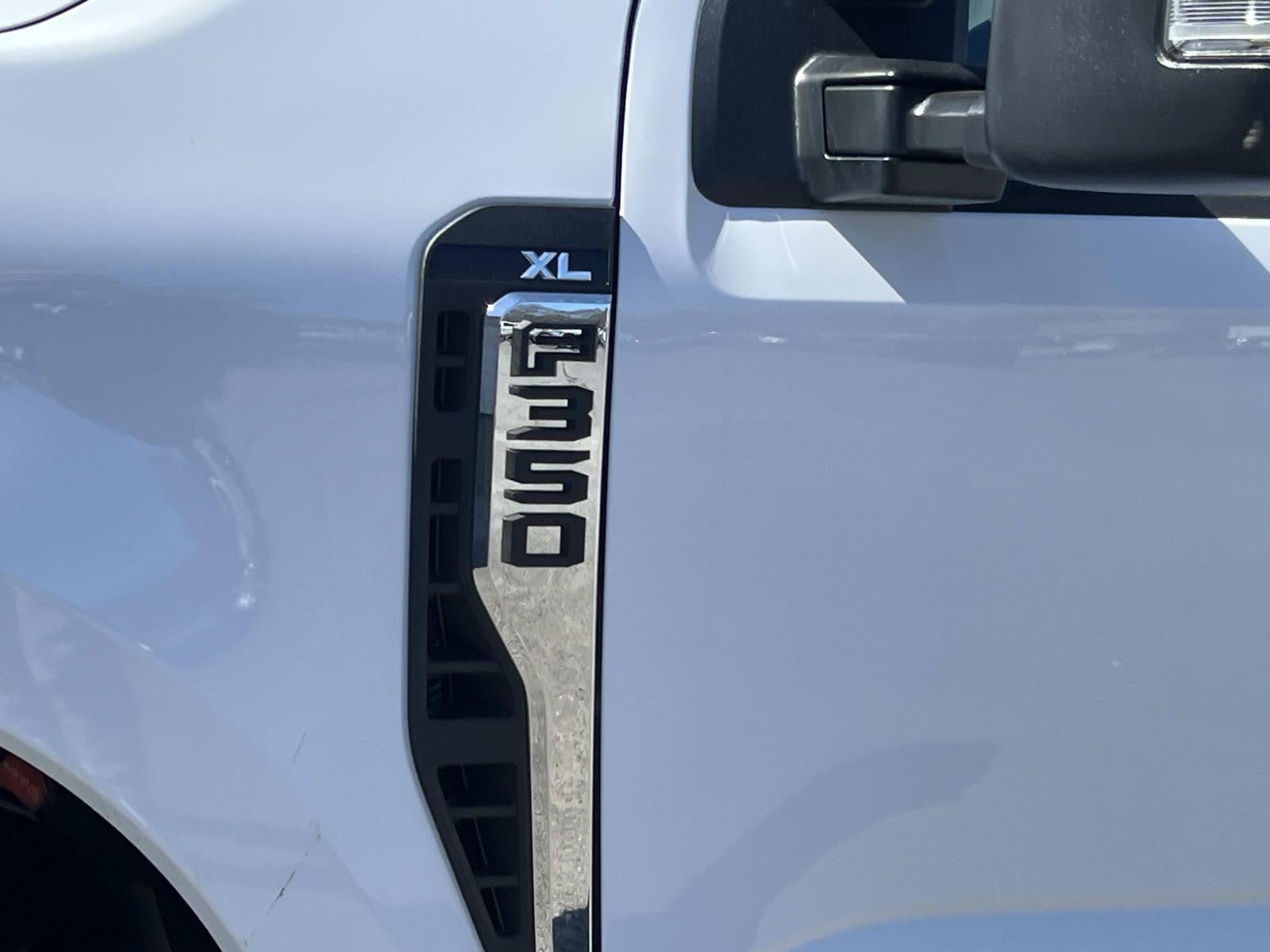 2026 Ford Super Duty F-350 DRW XL 4WD CREW CAB 8' BOX