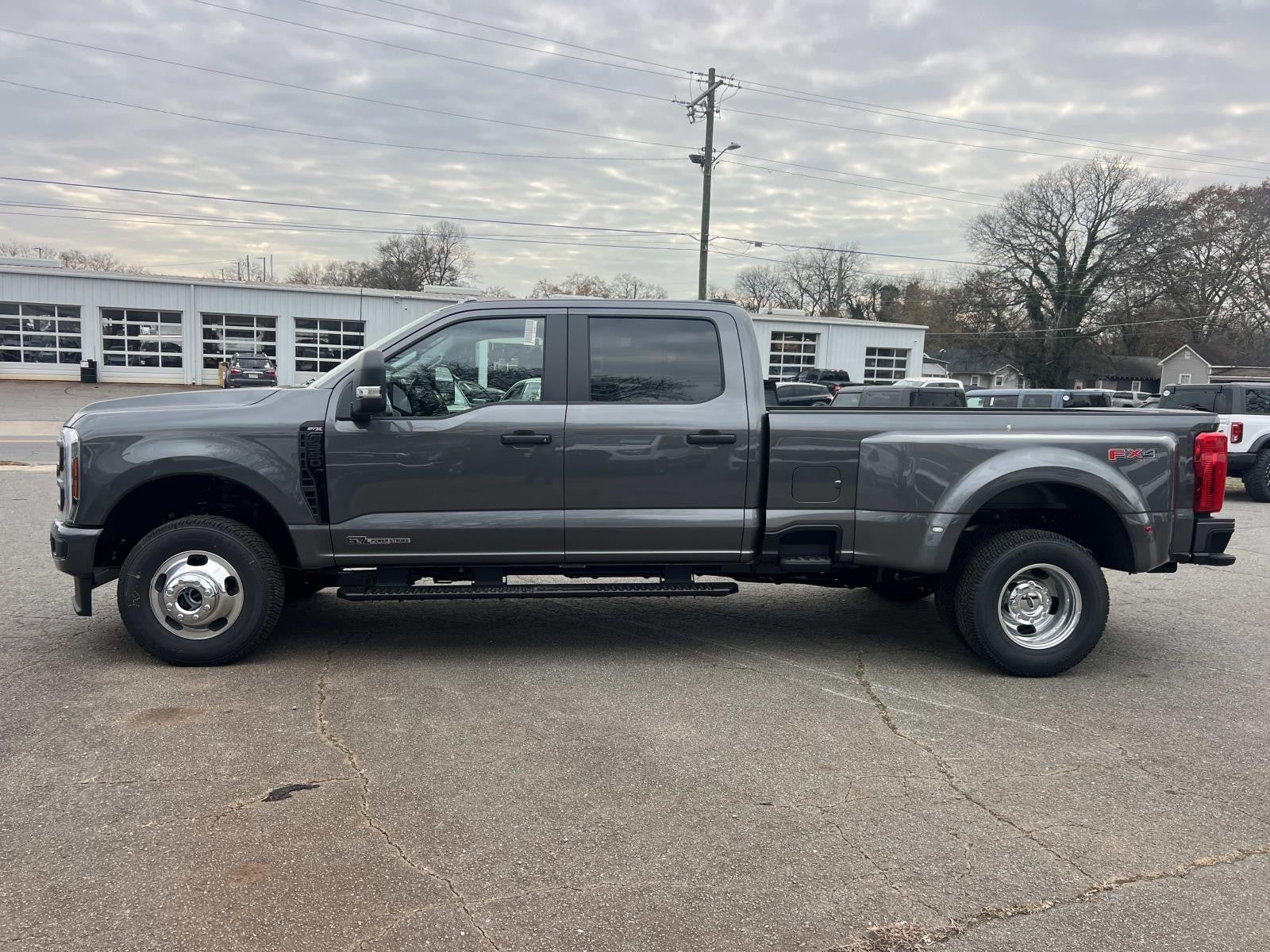 2026 Ford Super Duty F-350 DRW XL 4WD CREW CAB 8' BOX