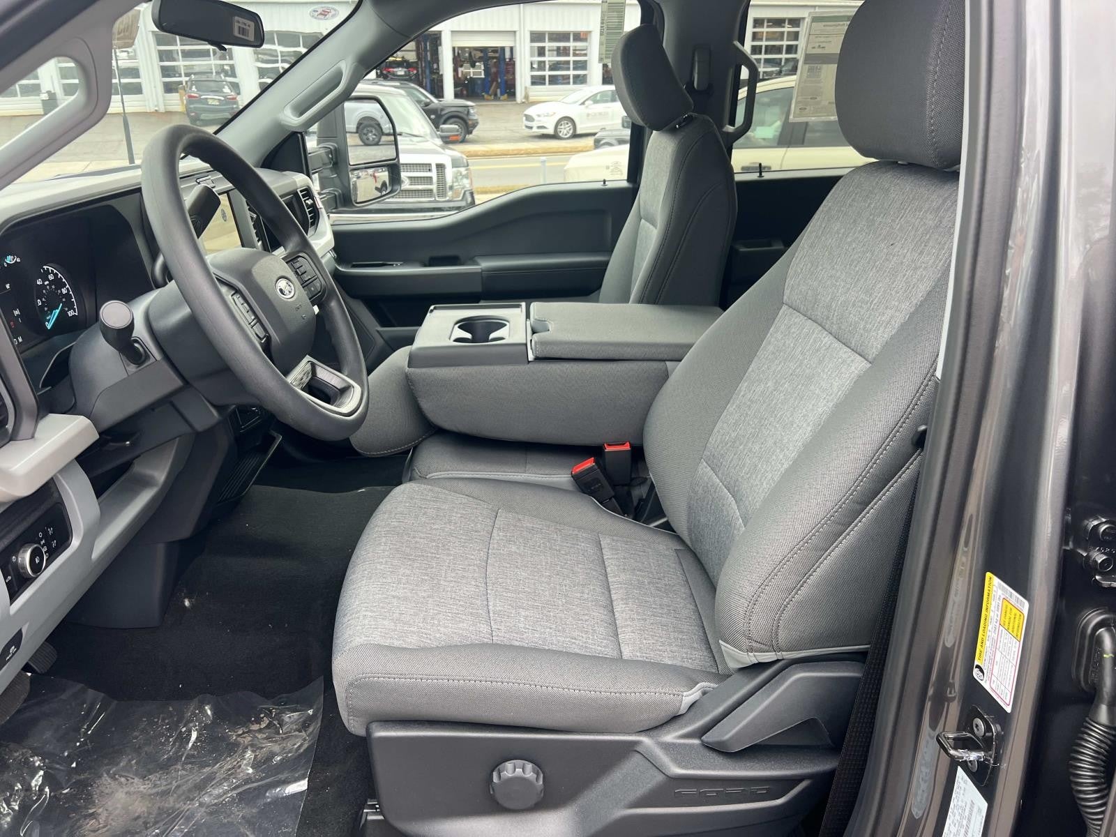 2026 Ford Super Duty F-350 DRW XL 4WD CREW CAB 8' BOX