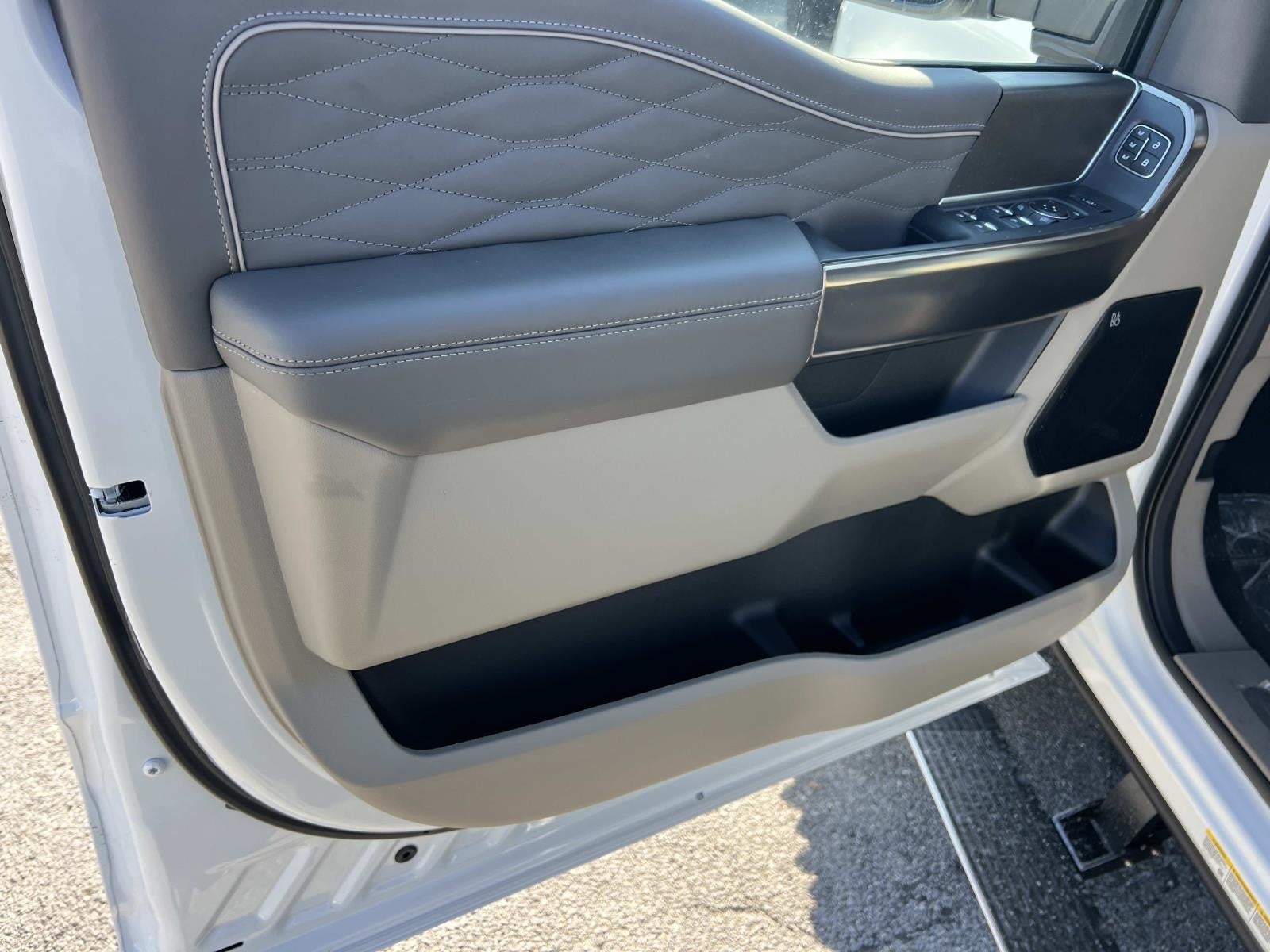 2026 Ford Super Duty F-450 DRW PLATINUM 4WD CREW CAB 8'