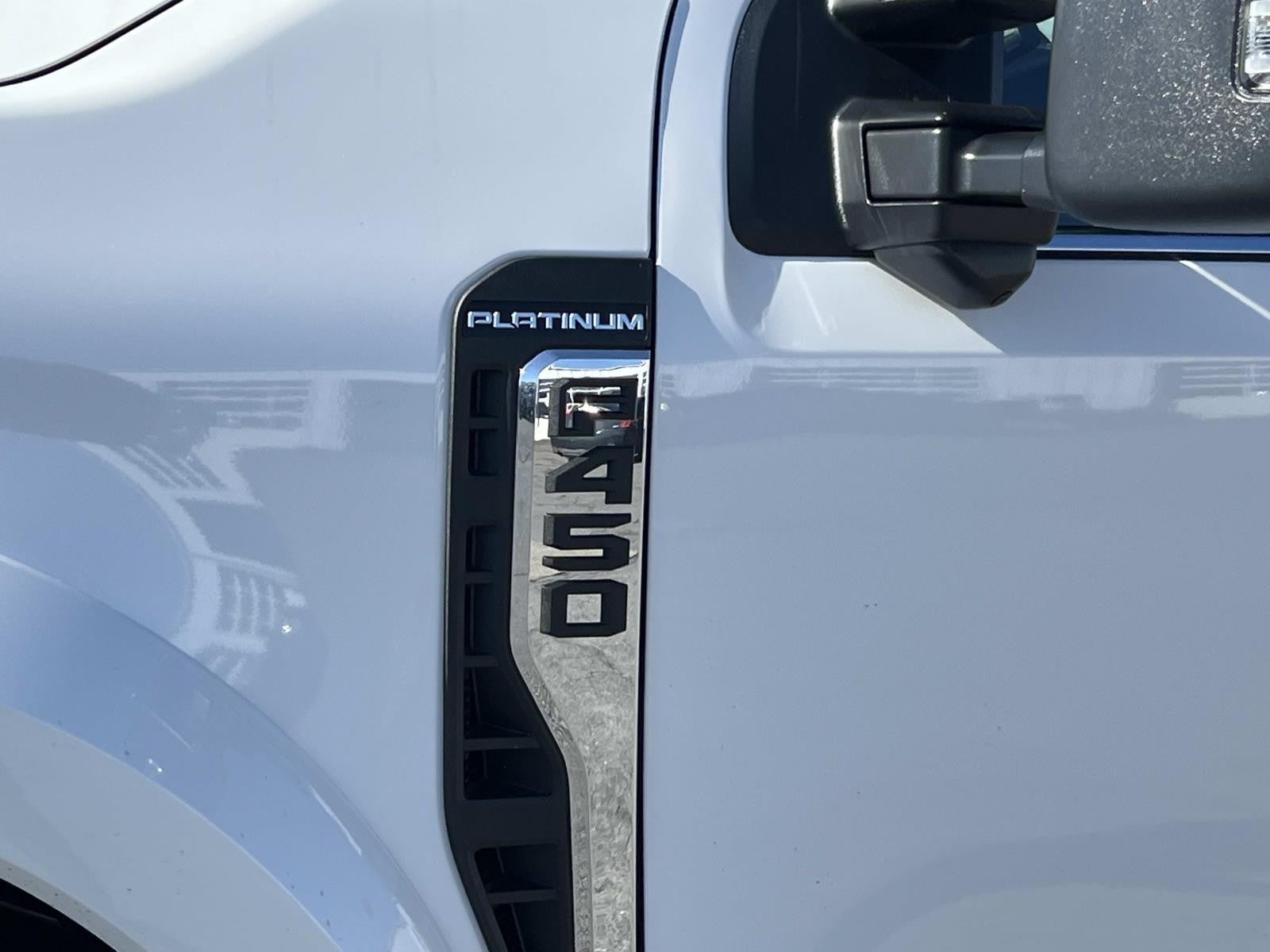 2026 Ford Super Duty F-450 DRW PLATINUM 4WD CREW CAB 8'