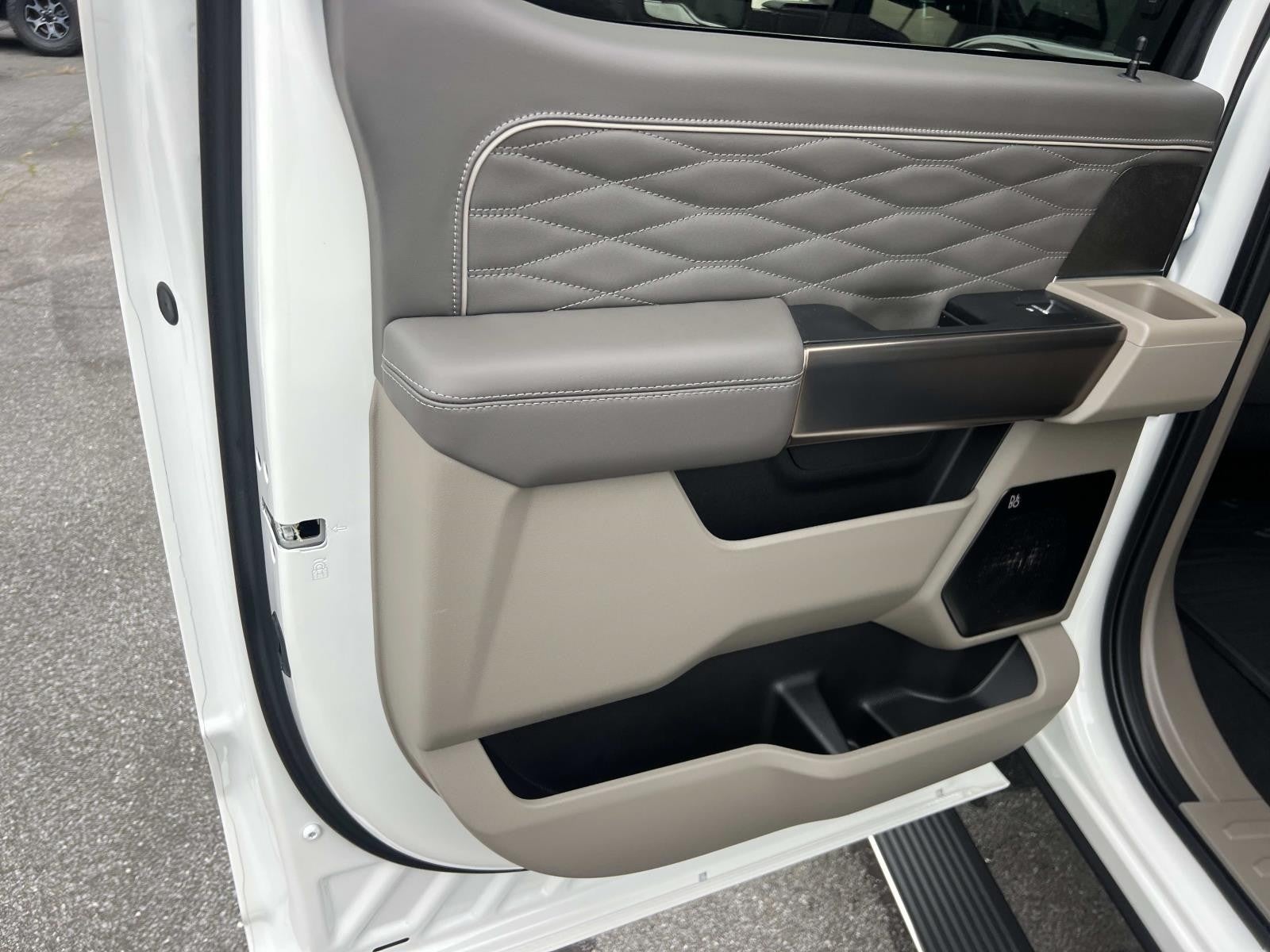 2026 Ford Super Duty F-450 DRW PLATINUM 4WD CREW CAB 8'