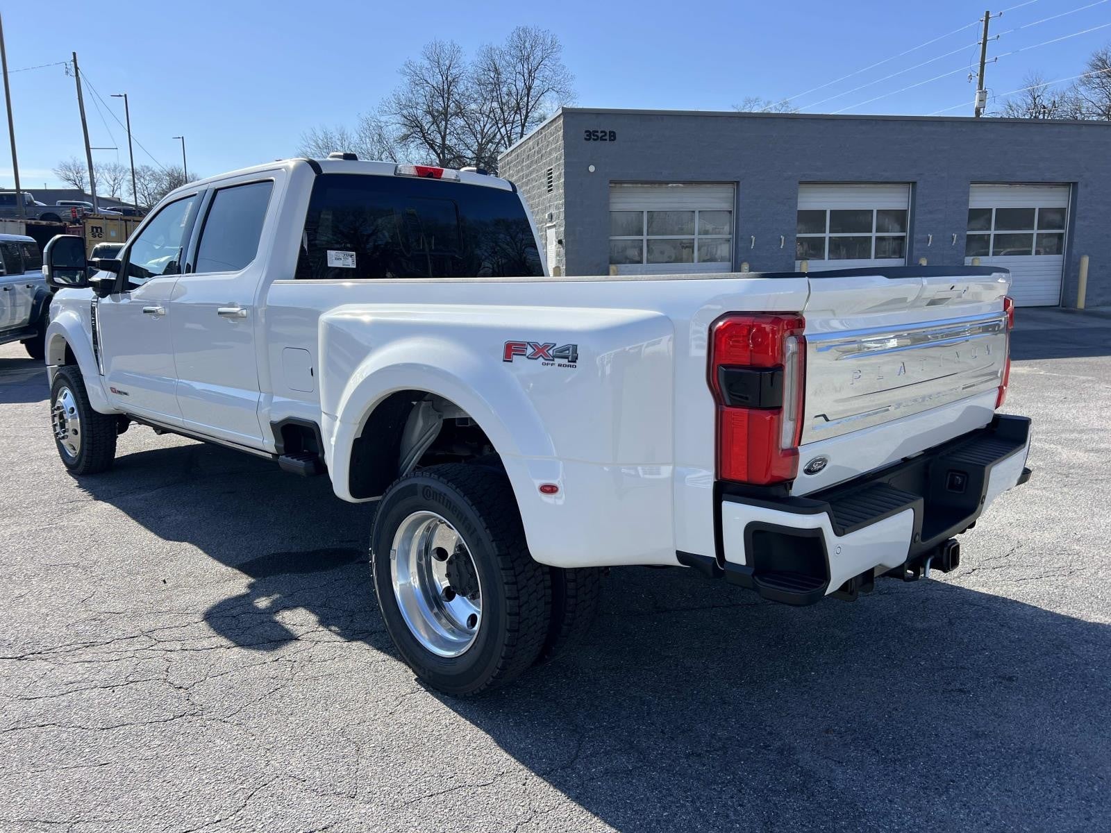 2026 Ford Super Duty F-450 DRW PLATINUM 4WD CREW CAB 8'