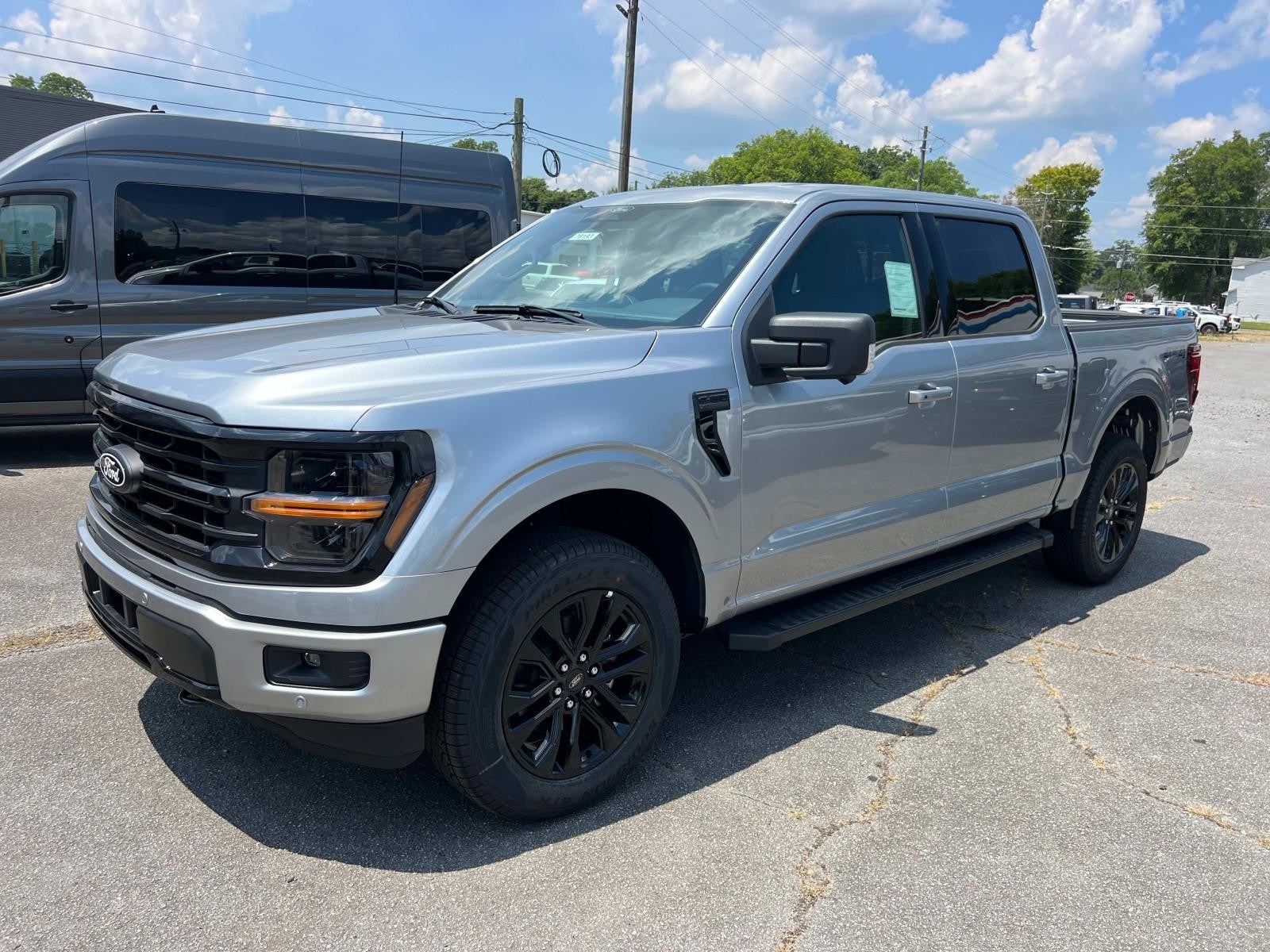 2025 Ford F-150 XLT 4WD SUPERCREW 5.5' BO